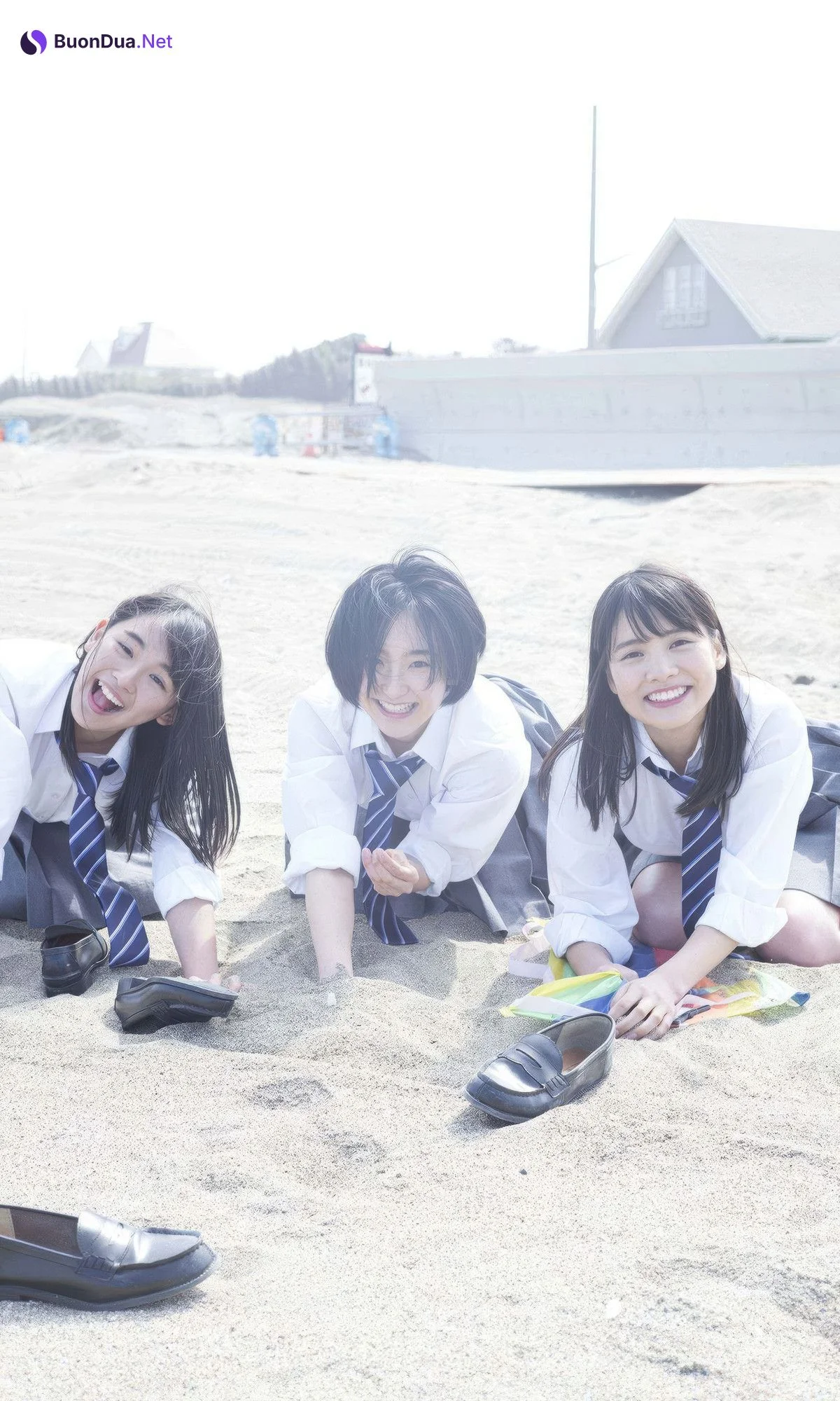 松永有紗・早乙女ゆう・浅川梨奈, デジタル週プレ写真集 「2代目週プレ3姉妹 青春の1ページ」 Set.02 - 写真 2
