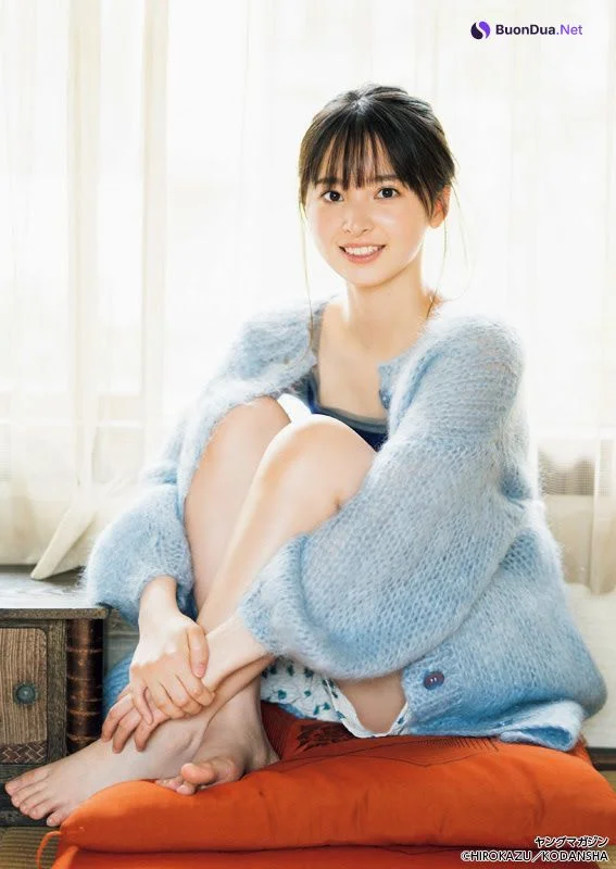Ai Iinuma 飯沼愛, Young Magazine 2021 No.51 (ヤングマガジン 2021年51号) - Photo 5