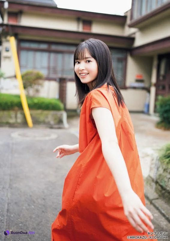 Ai Iinuma 飯沼愛, Young Magazine 2021 No.51 (ヤングマガジン 2021年51号) - Photo 6