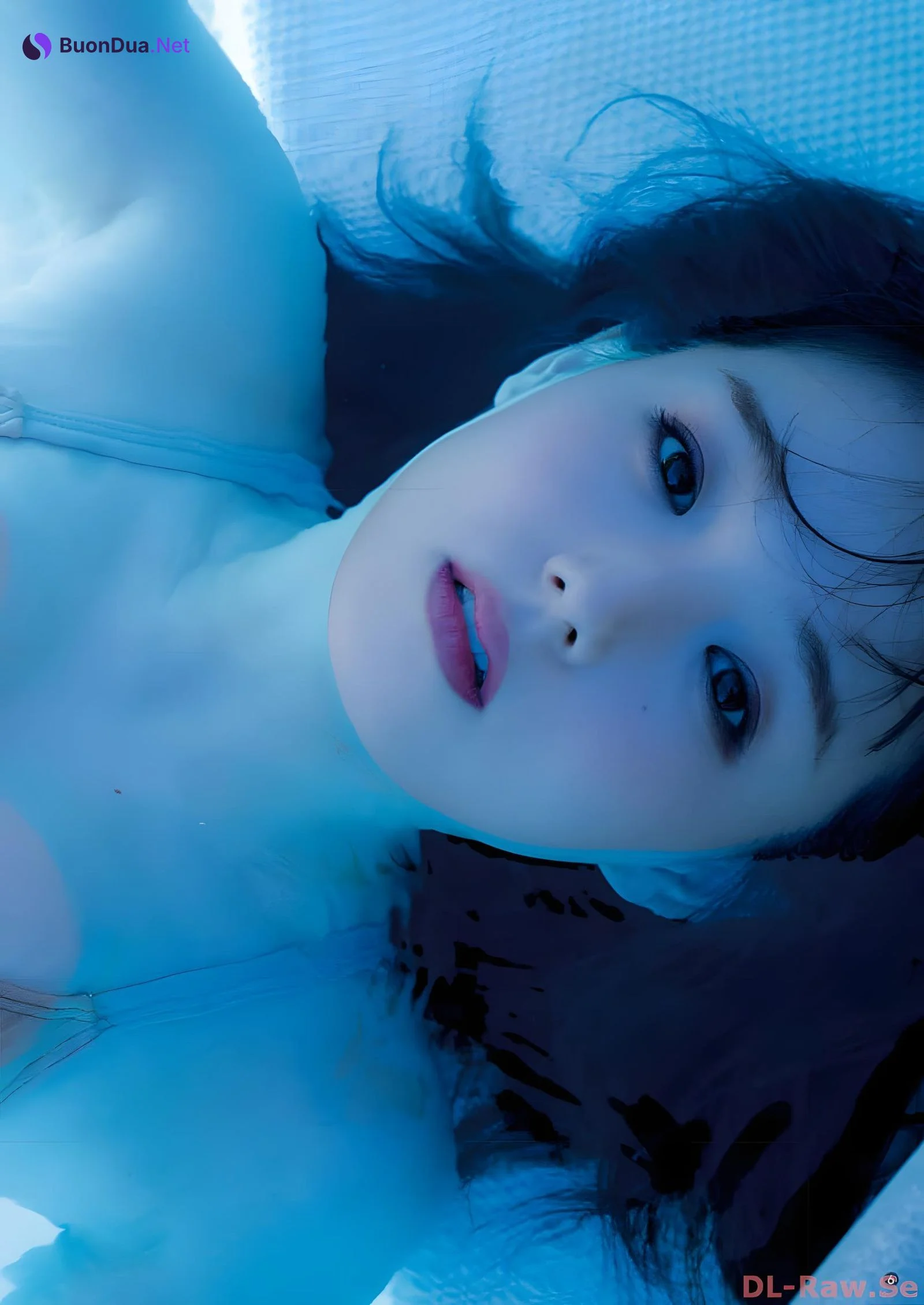 Ai Shinozaki 篠崎愛, Young Champion 2024 No.01 (ヤングチャンピオン 2023年1号) - Photo 6