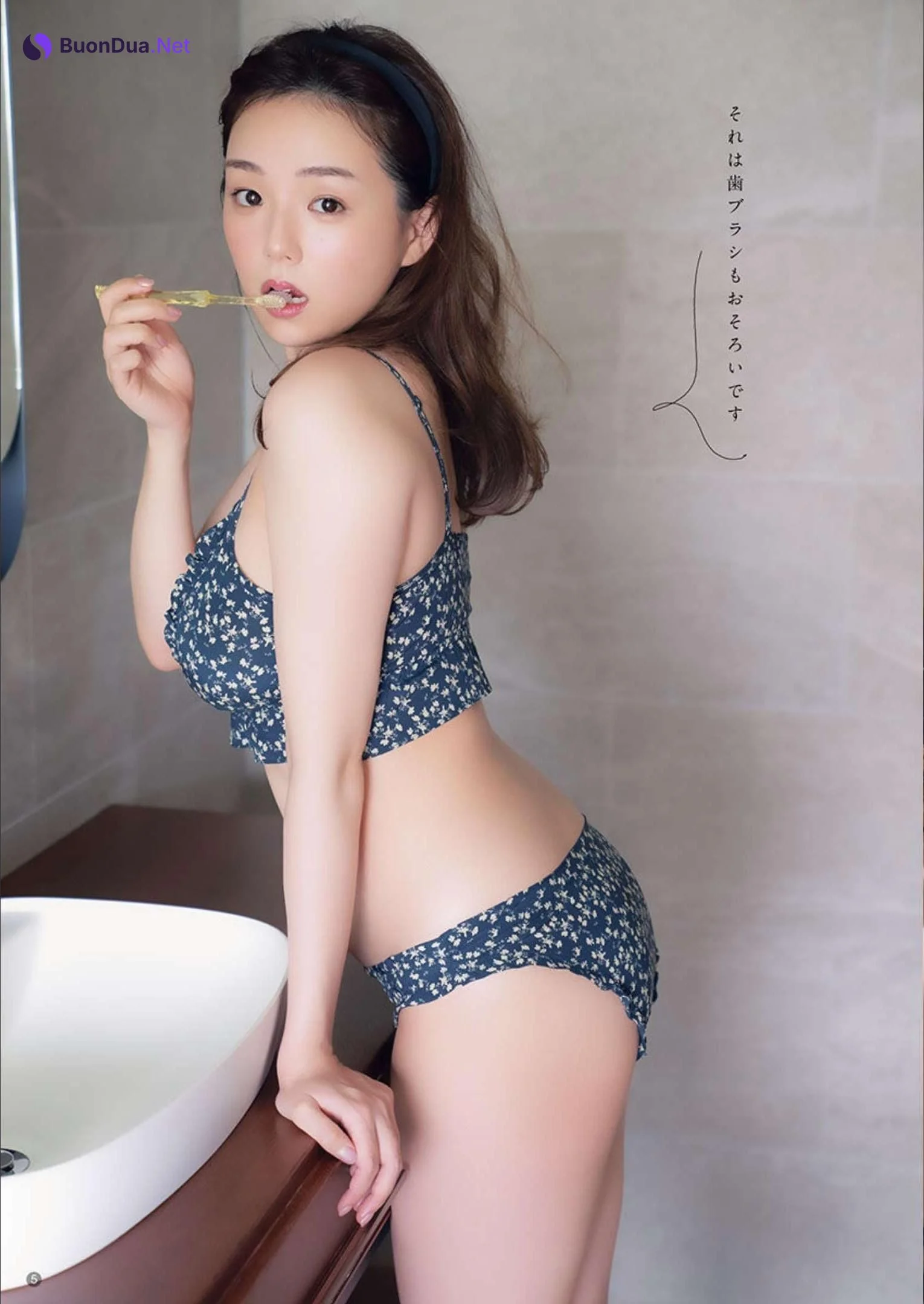 Ai Shinozaki 篠崎愛, Young Champion Retsu 2022 No.11 (ヤングチャンピオン烈 2022年11号) - รูปภาพ 4