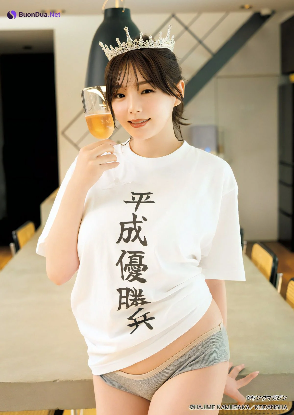 Ai Shinozaki 篠崎愛, Young Magazine 2024 No.23 (ヤングマガジン 2024年23号) - Photo 16