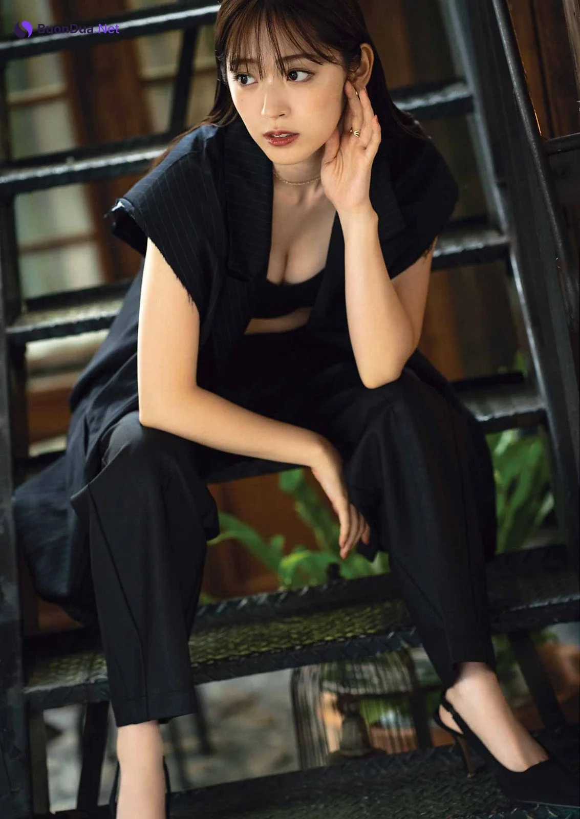 Airi Suzuki 鈴木愛理, Young Gangan 2022 No.22 (ヤングガンガン 2022年22号) - Photo 6