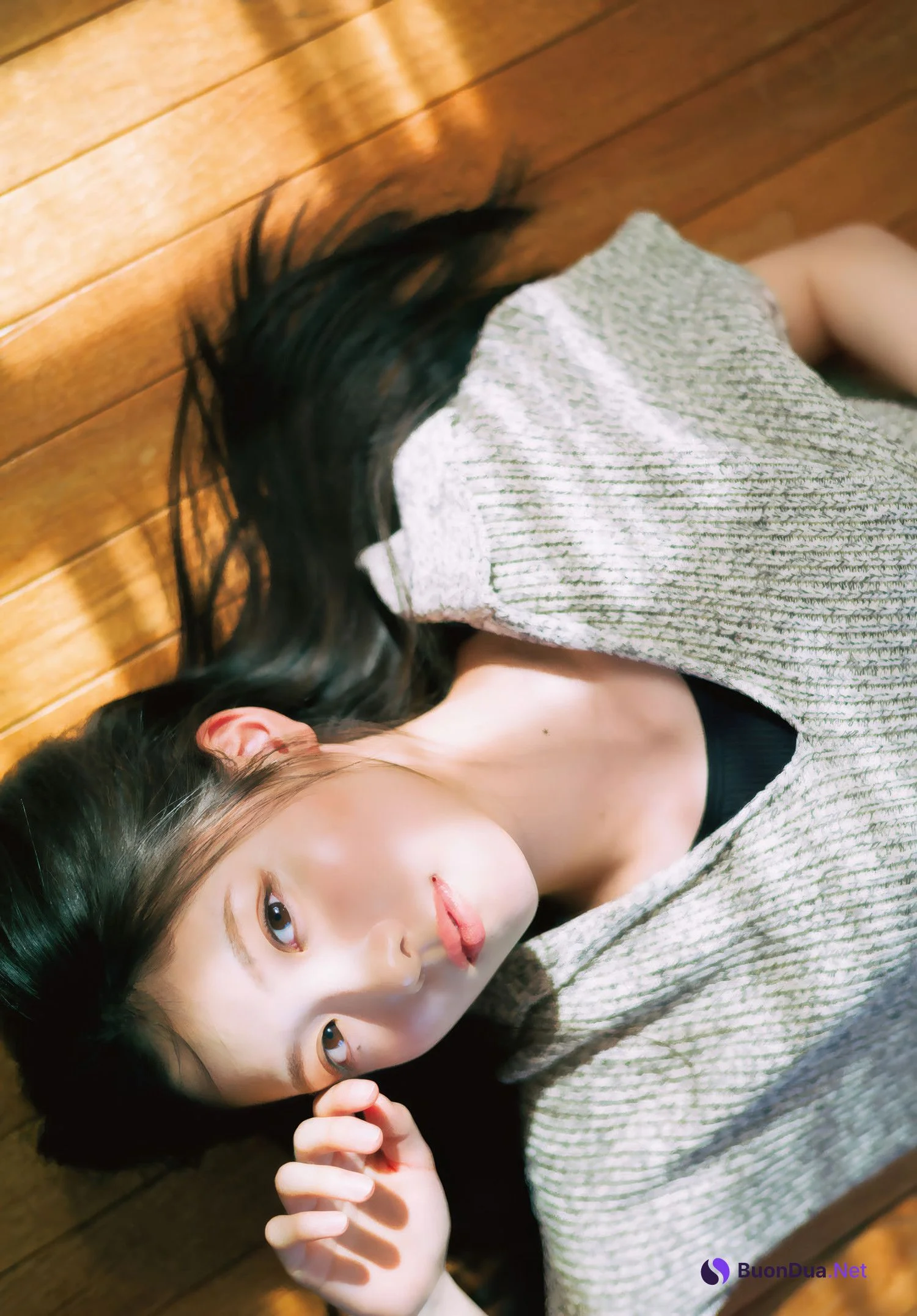 Airi Taniguchi 谷口愛季, Shonen Magazine 2025 No.18 (週刊少年マガジン 2025年18号) - Photo 3