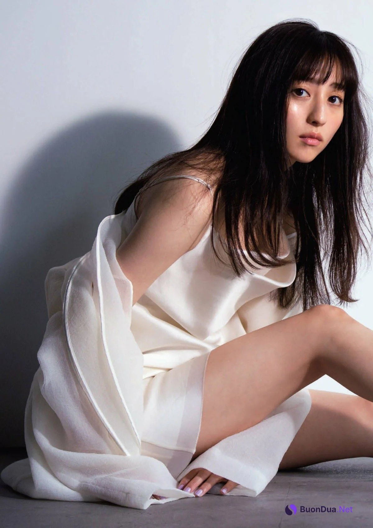 Akane Hotta 堀田茜, Shukan Bunshun 2023.05.25 (週刊文春 2023年5月25日号) - Photo 2