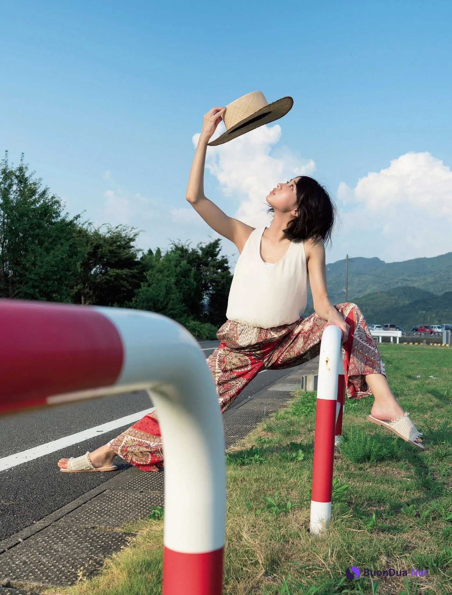 Akane Sakanoue 坂ノ上茜, FLASH 2021.02.23 (フラッシュ 2021年2月23日号) - Photo 2