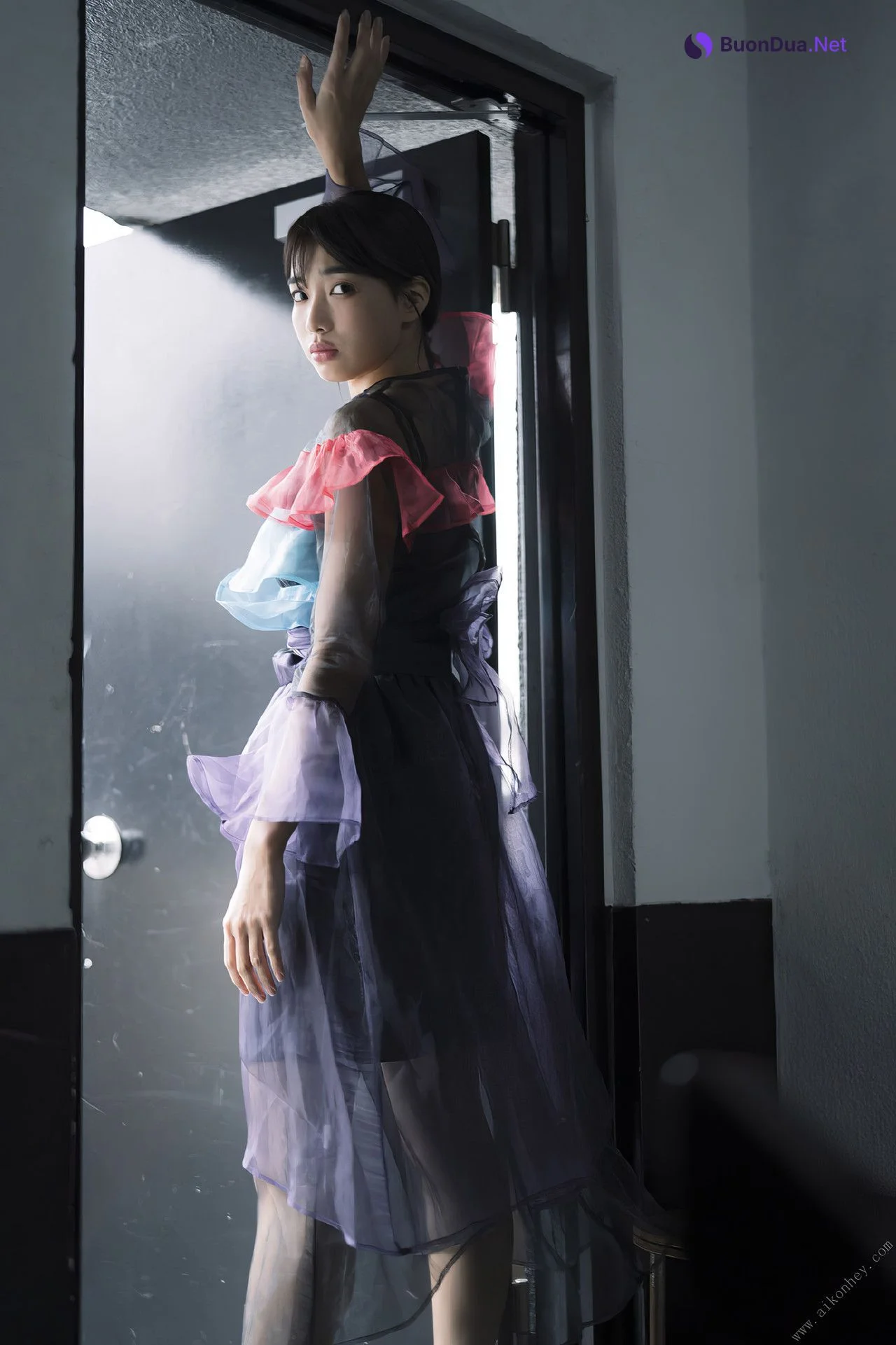 Akane Sakanoue 坂ノ上茜, ヤンマガデジタル写真集 ラから見るか？エモから見るか？ Set.02 - Photo 16