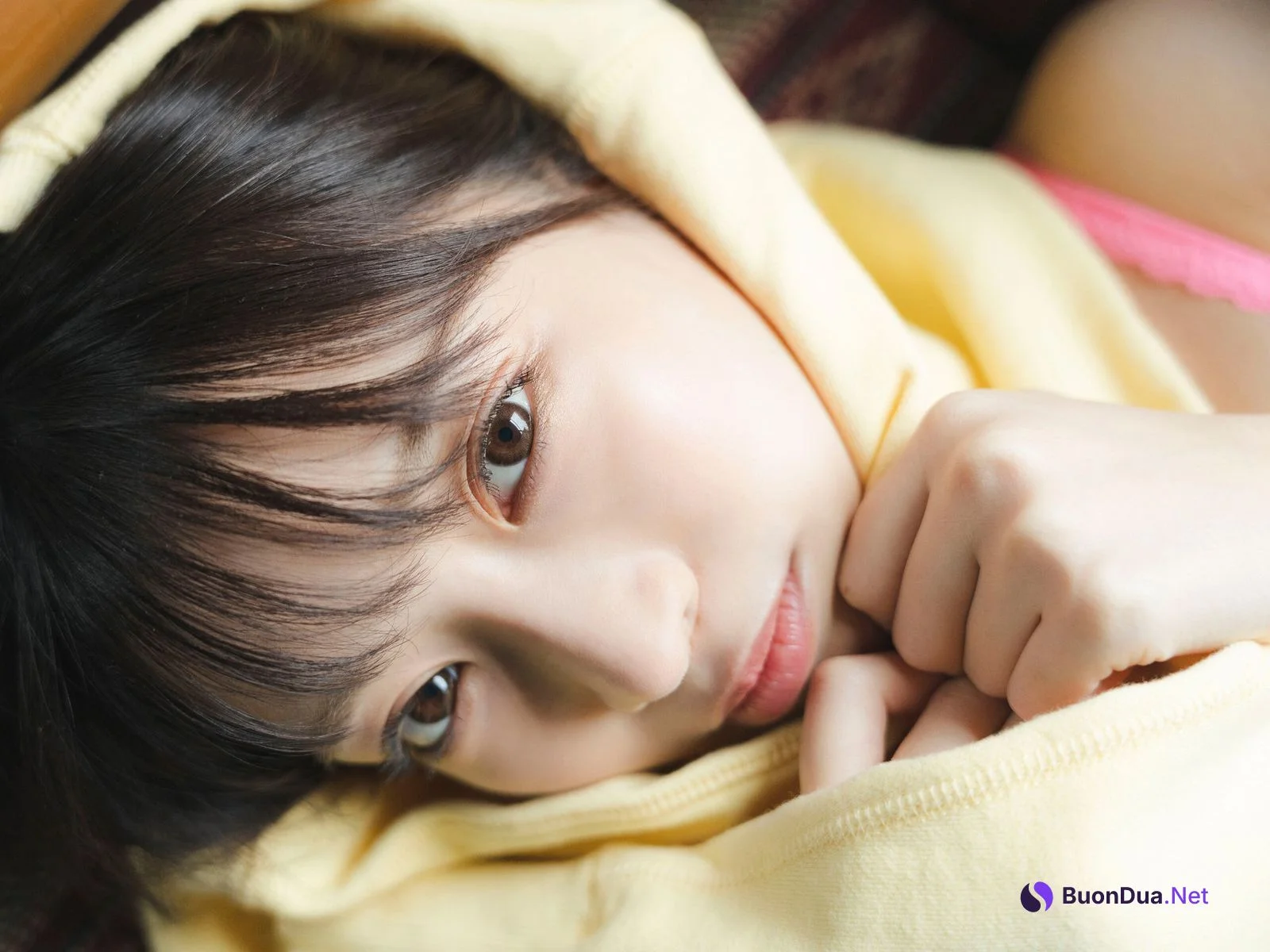 Akane Yoshizawa 吉沢朱音, FLASHデジタル写真集 「TRIANGLE LOVE－朱音の場合」 Set.01 - Photo 11