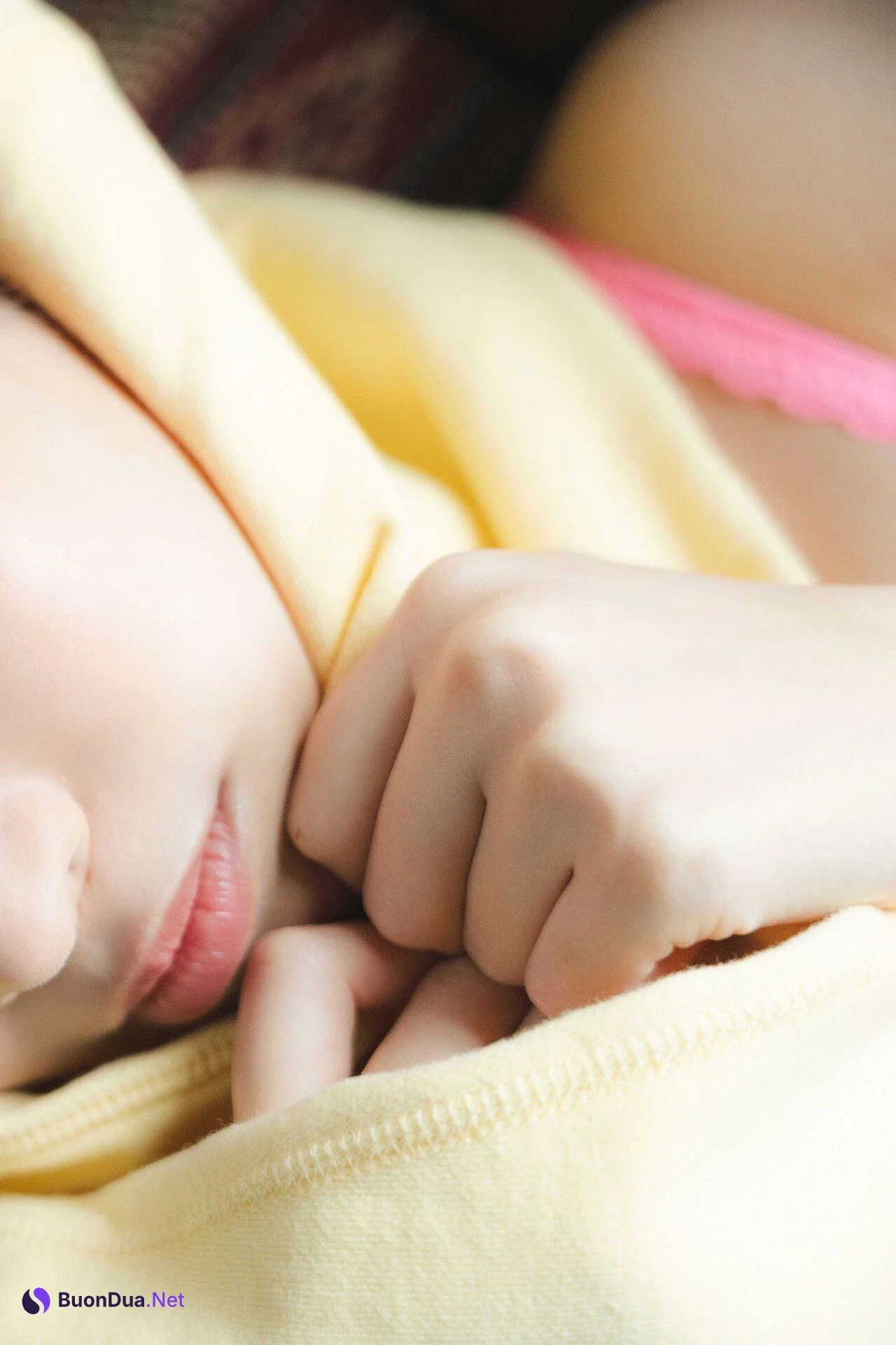 Akane Yoshizawa 吉沢朱音, FLASHデジタル写真集 「TRIANGLE LOVE－朱音の場合」 Set.01 - Photo 13