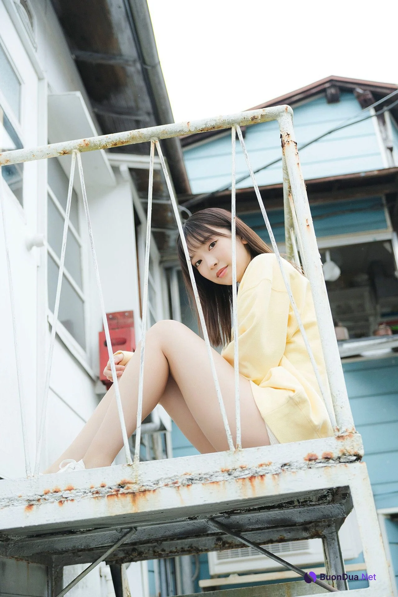 Akane Yoshizawa 吉沢朱音, FLASHデジタル写真集 「TRIANGLE LOVE－朱音の場合」 Set.01 - Photo 2