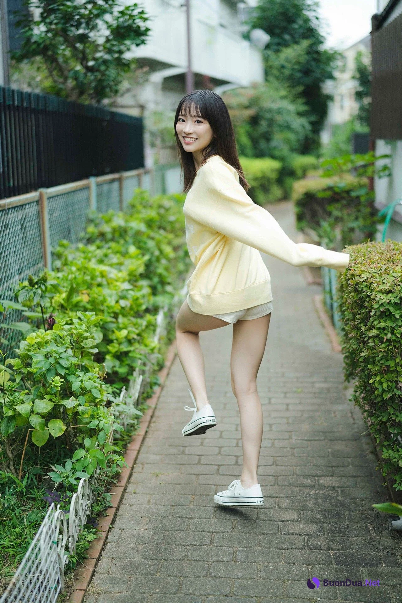 Akane Yoshizawa 吉沢朱音, FLASHデジタル写真集 「TRIANGLE LOVE－朱音の場合」 Set.01 - Photo 3