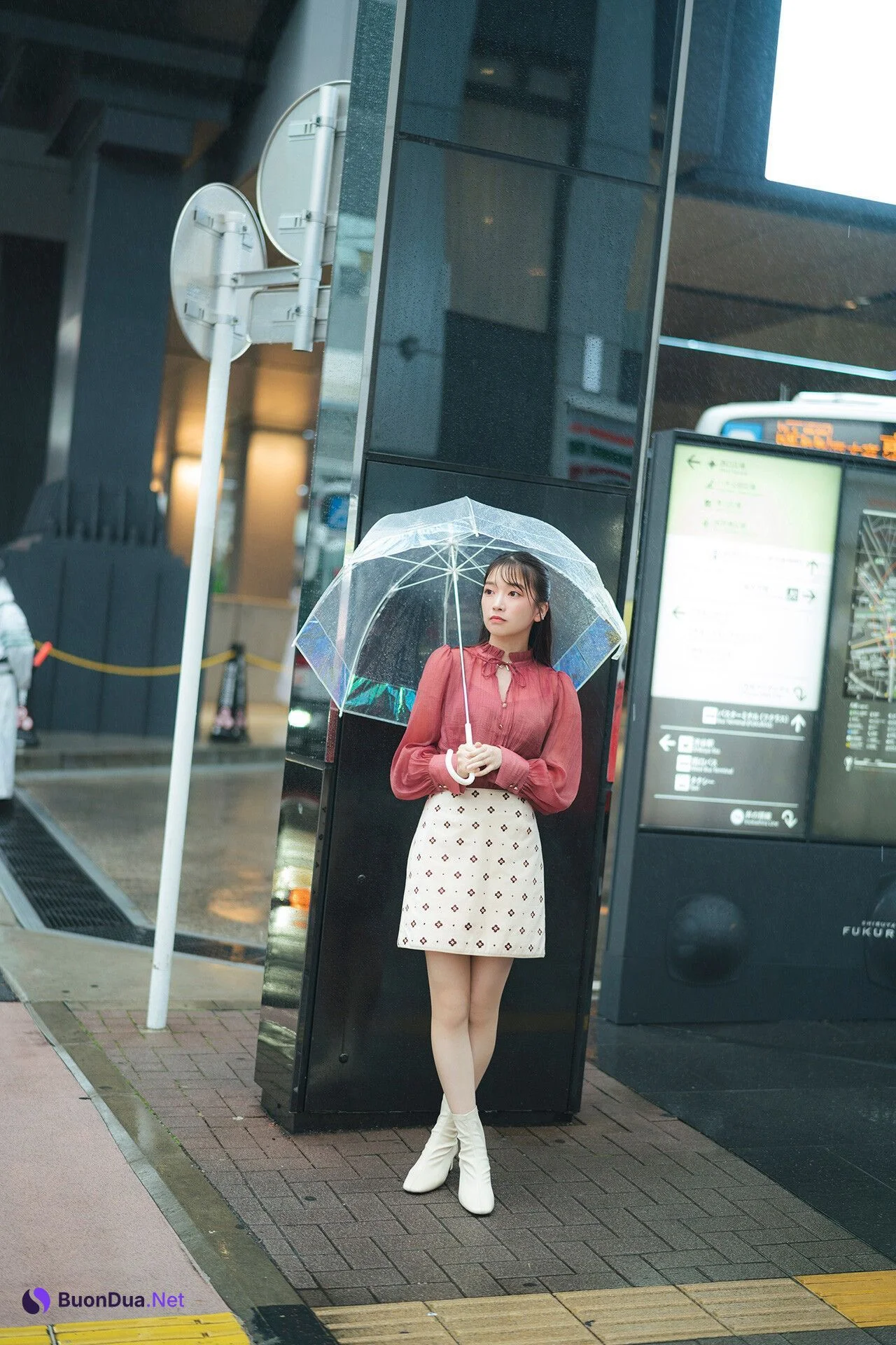 Akane Yoshizawa 吉沢朱音, FLASHデジタル写真集 「TRIANGLE LOVE－朱音の場合」 Set.02 - Photo 2