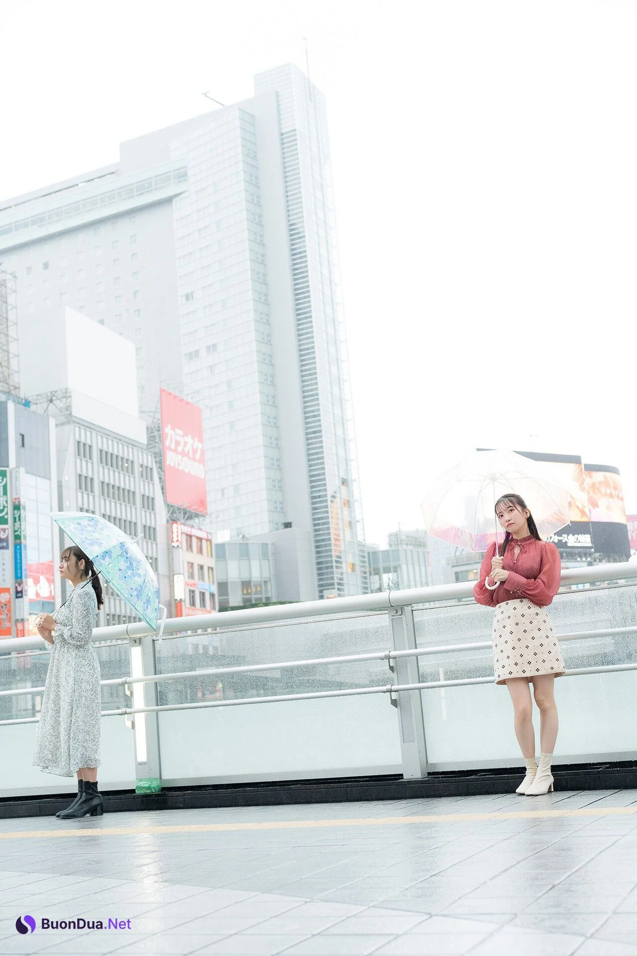Akane Yoshizawa 吉沢朱音, FLASHデジタル写真集 「TRIANGLE LOVE－朱音の場合」 Set.02 - Photo 5