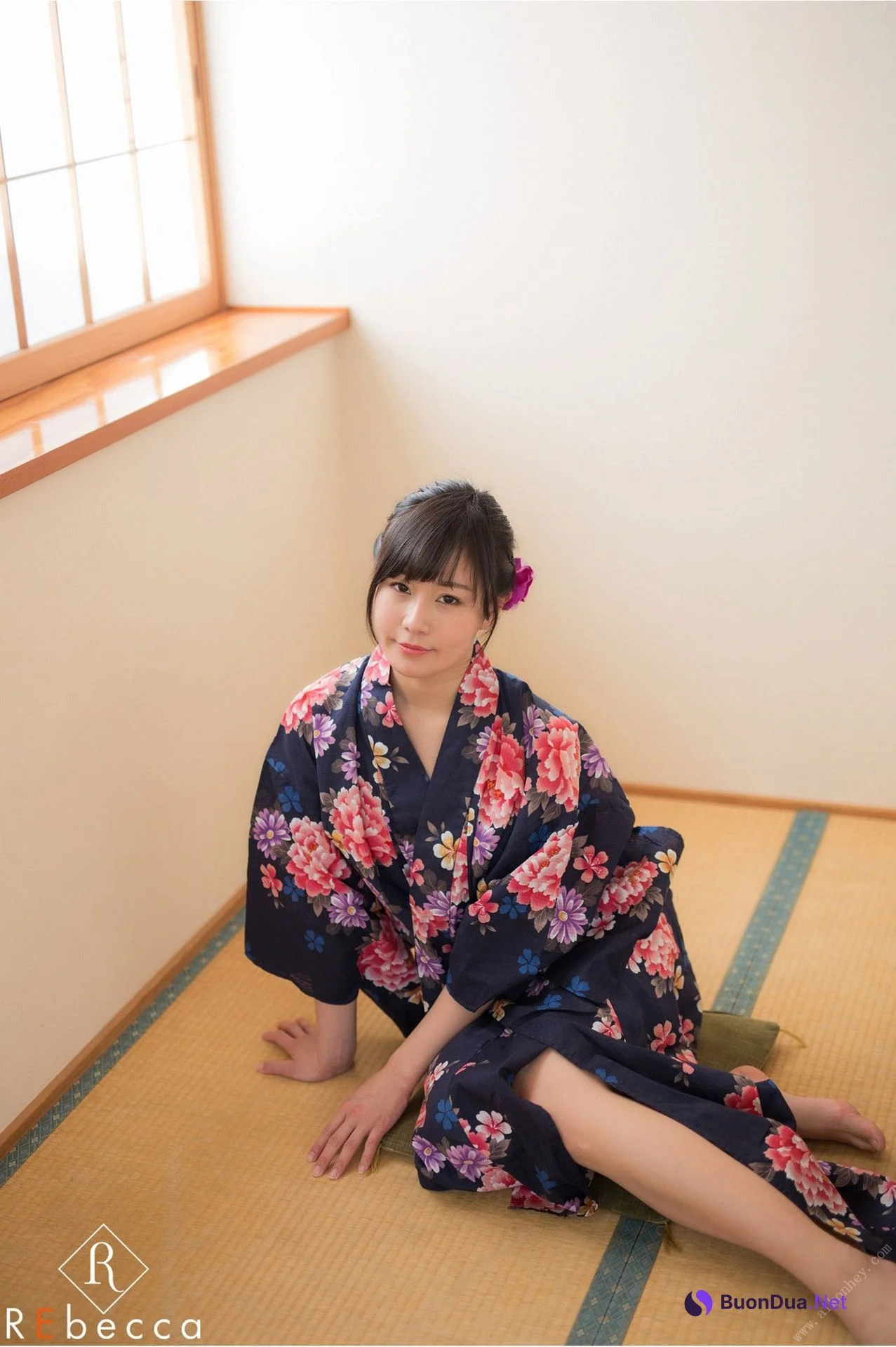 Akari Tomoka 明里ともか, Rebecca 写真集 熟れっ妓の揺れる美巨尻 Set.03 - Photo 2