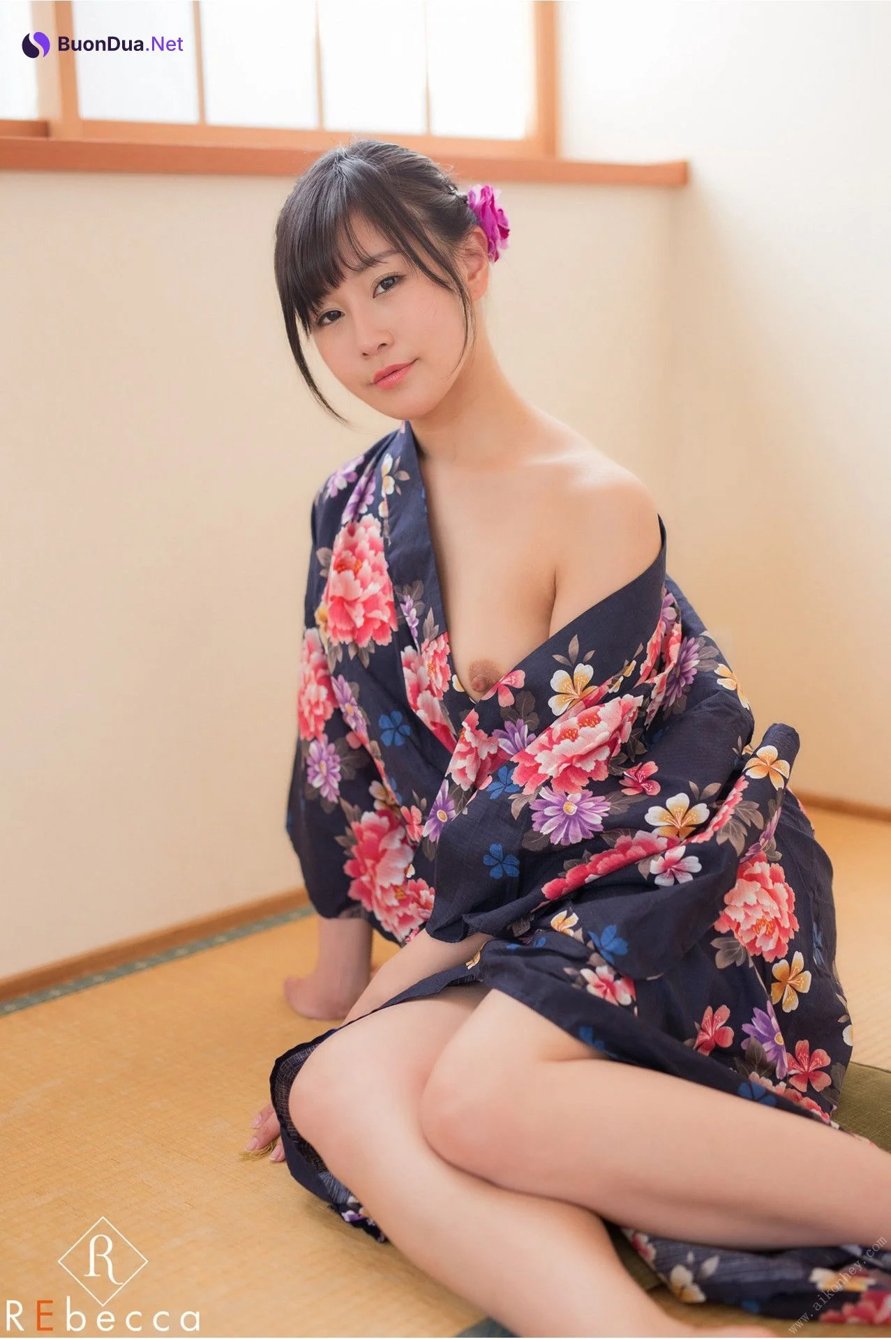 Akari Tomoka 明里ともか, Rebecca 写真集 熟れっ妓の揺れる美巨尻 Set.03 - Photo 4