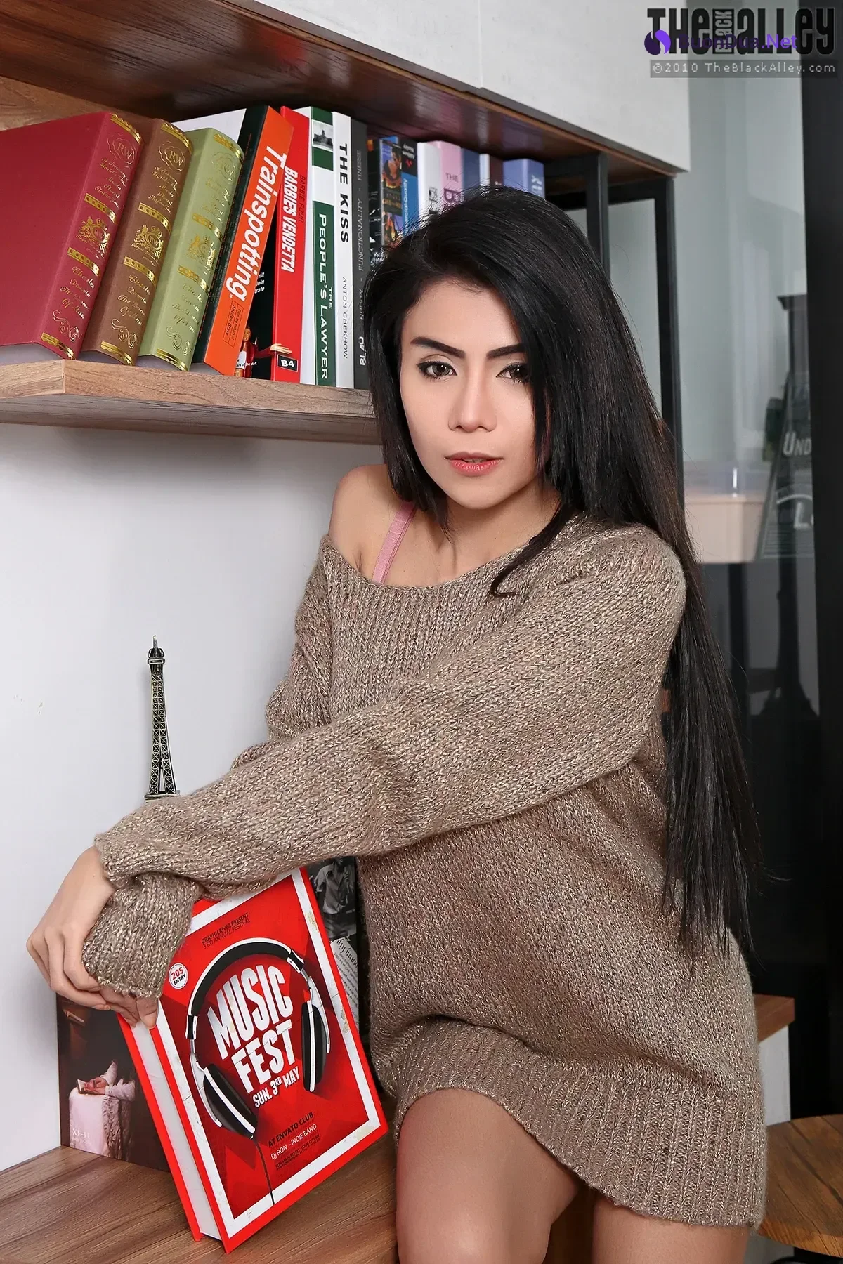Aliyah The Black Alley Photobook Set.04 - Photo 5