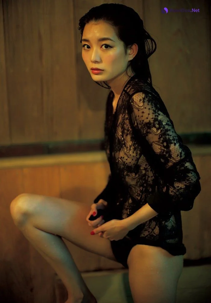 Ami Hachiya 蜂谷晏海, Weekly Playboy 2019 No.49 (週刊プレイボーイ 2019年49号) - Photo 6