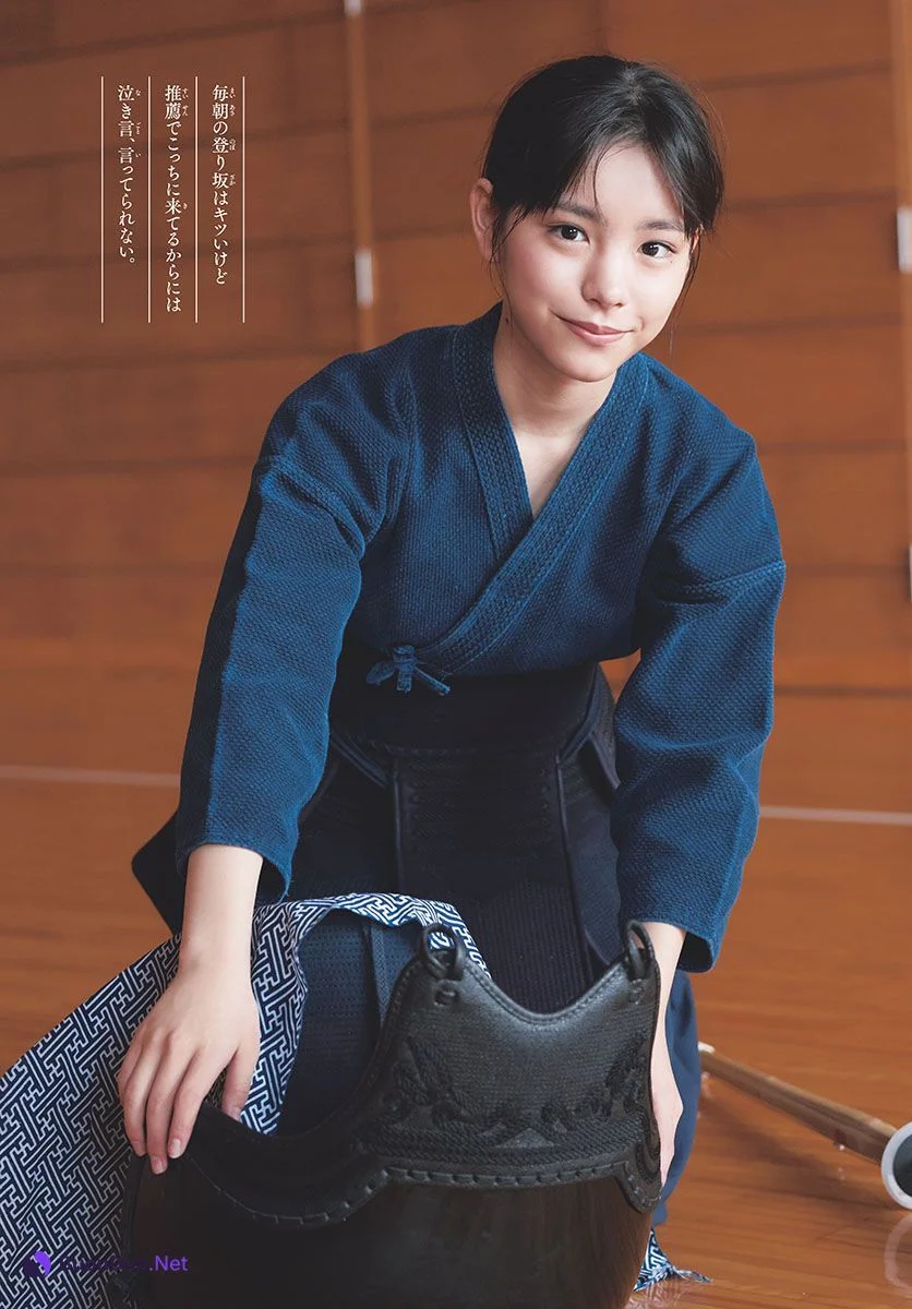 Ami Touma 當真あみ, Shonen Sunday 2023 No.14 (週刊少年サンデー 2023年14号) - Photo 4
