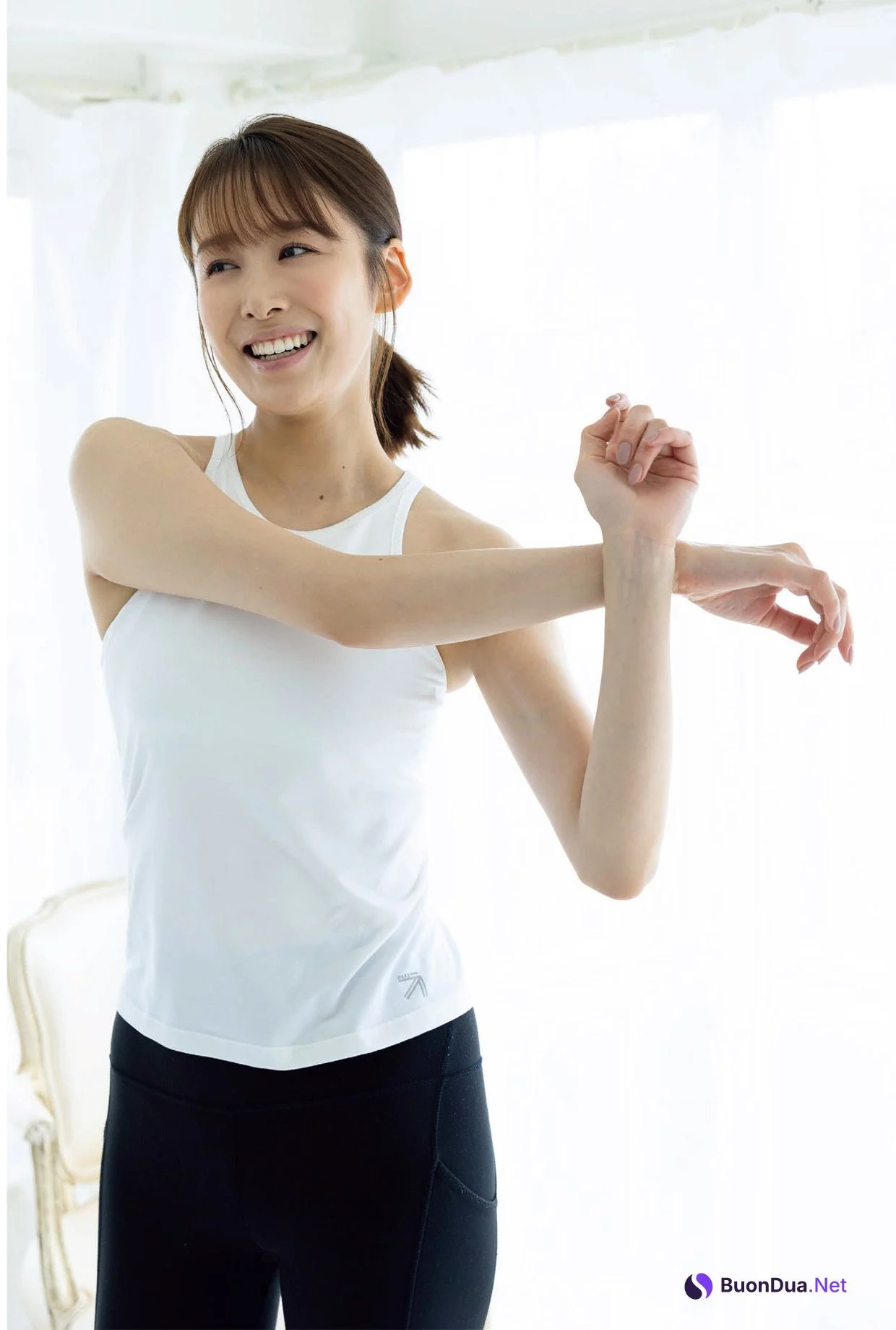 Ami Yoshihara 良原安美, FLASH 2022.09.27 (フラッシュ 2022年9月27日号) - Photo 2