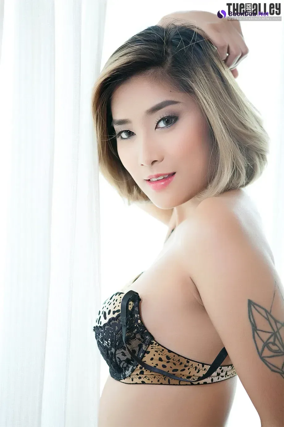 Apple – The Black Alley Photobook Set.25 - Photo 18