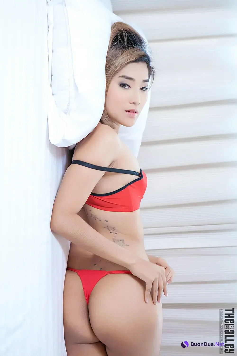 Apple – The Black Alley Photobook Set.26 - Photo 10
