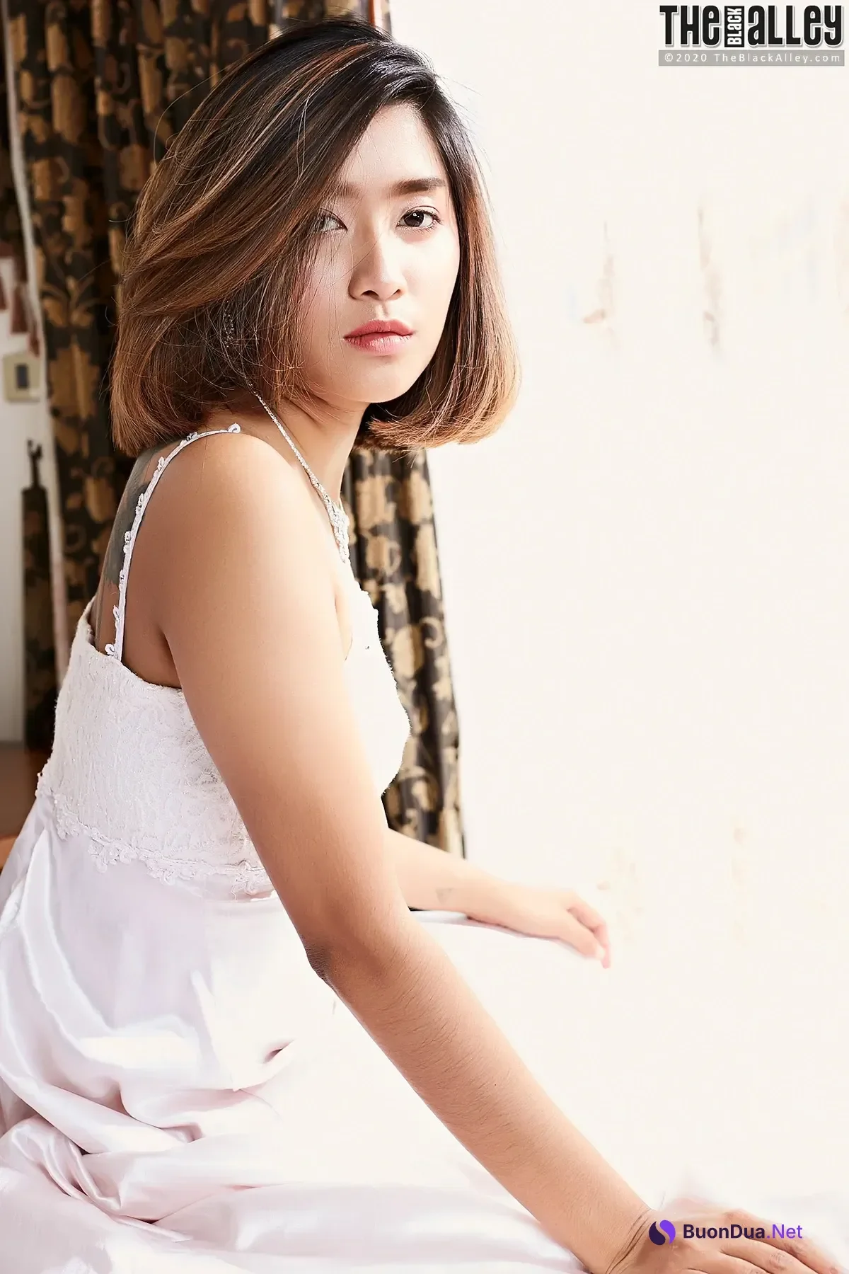 Apple – The Black Alley Photobook Set.98 - Photo 10