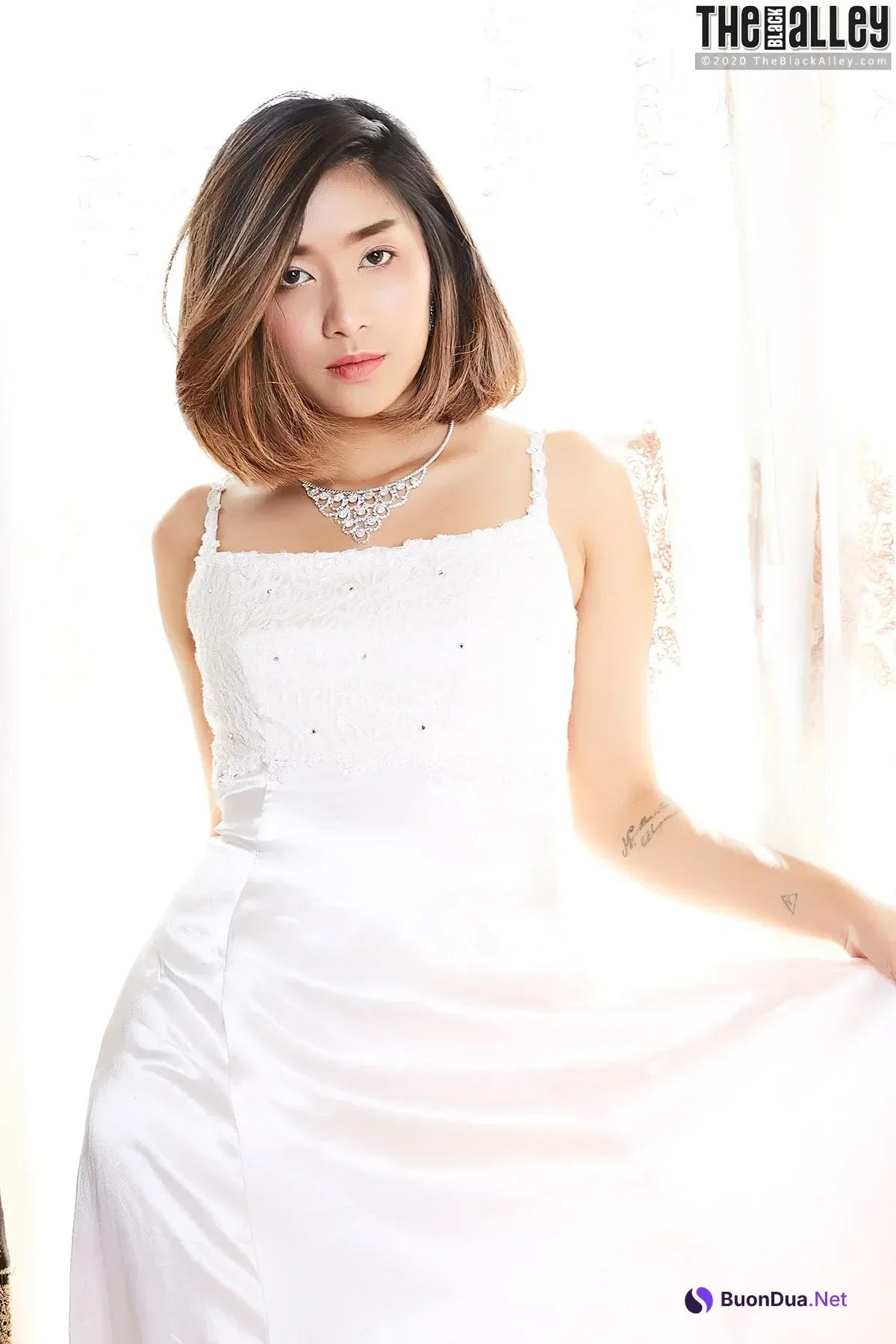 Apple – The Black Alley Photobook Set.98 - Photo 3