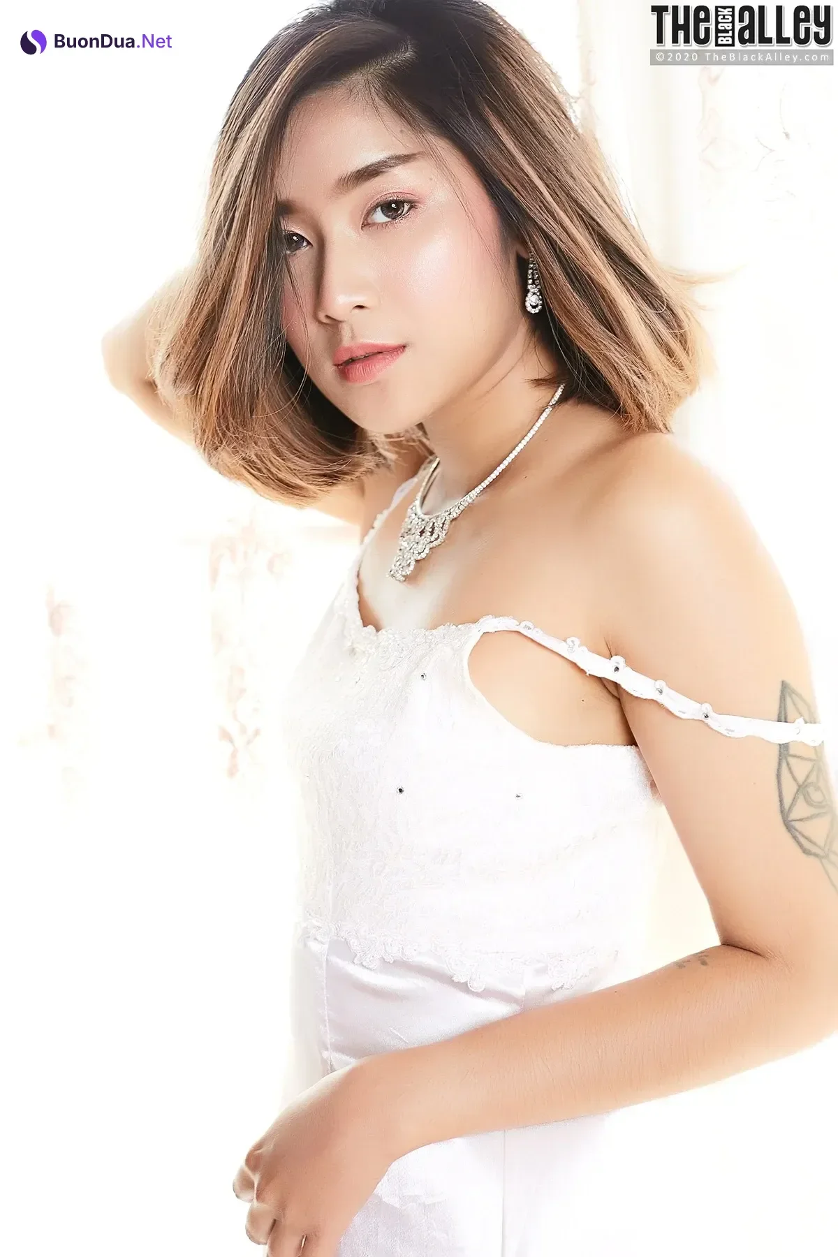 Apple – The Black Alley Photobook Set.98 - Photo 8