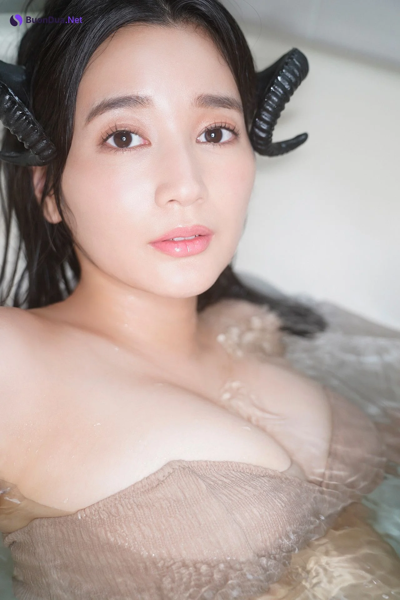 Arisa Deguchi 出口亜梨沙, 写真集 サンプル版 ある日、サキュバスが住みついた。 - Photo 12