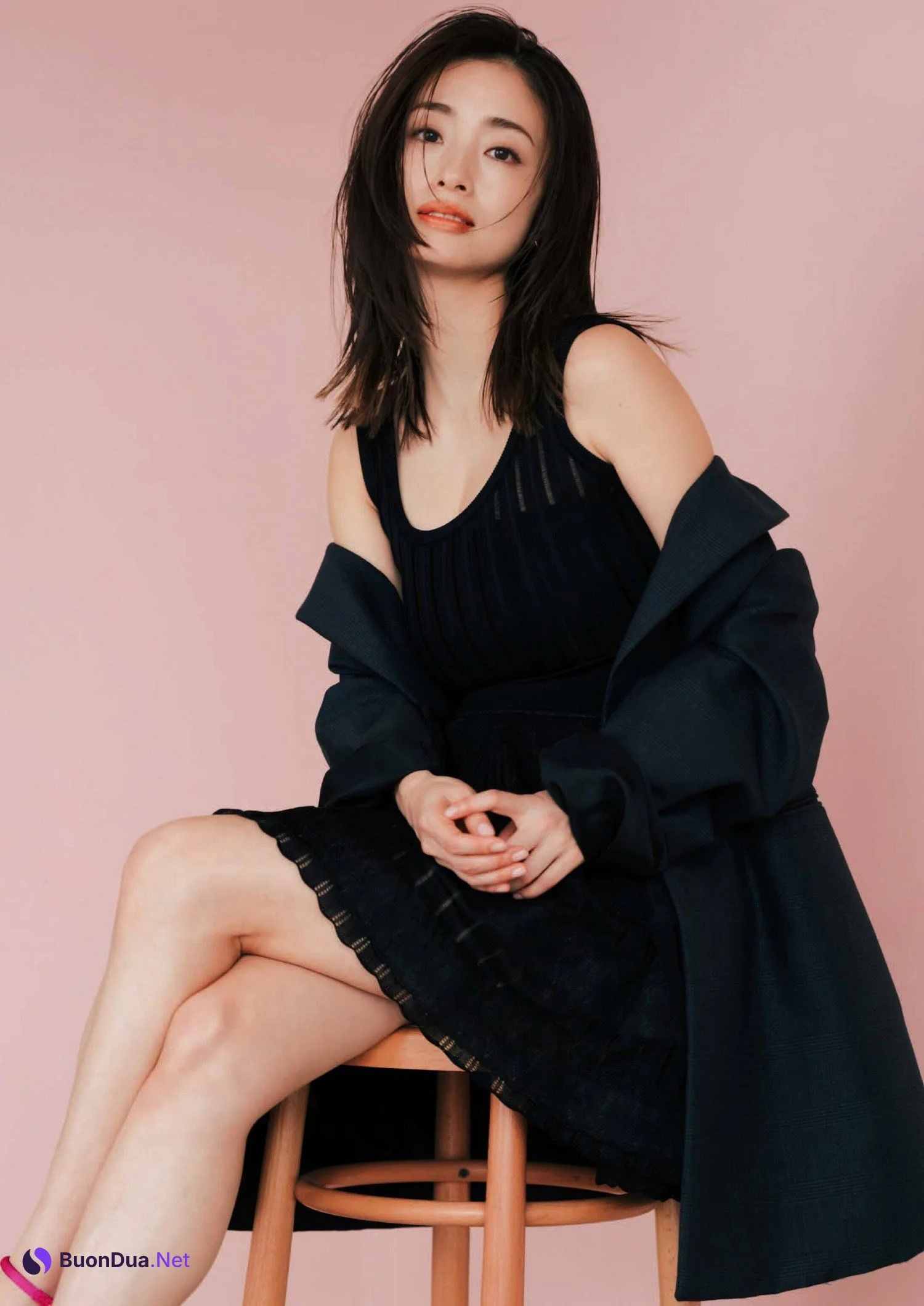 Aya Ueto 上戸彩, Shukan Bunshun 2023.02.23 (週刊文春 2023年2月23日号) - Photo 4