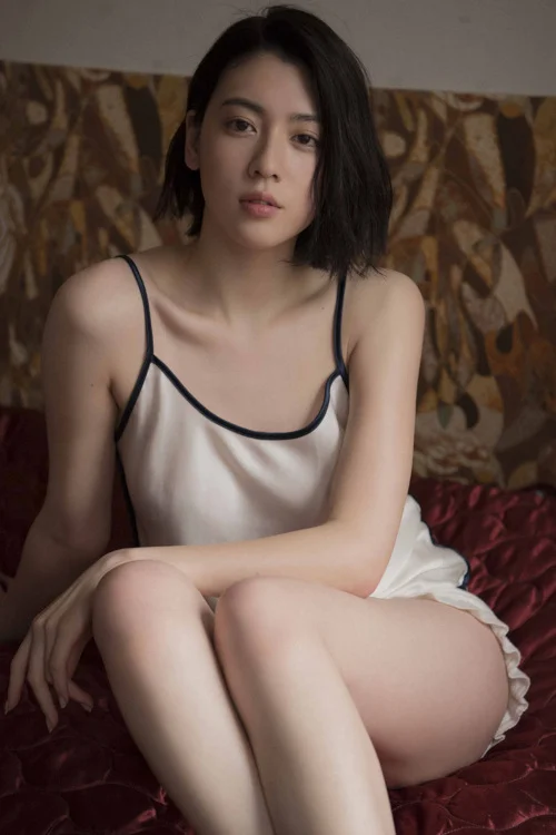 Ayaka Miyoshi 三吉彩花, デジタル写真集 「空をこえて」 Set.01