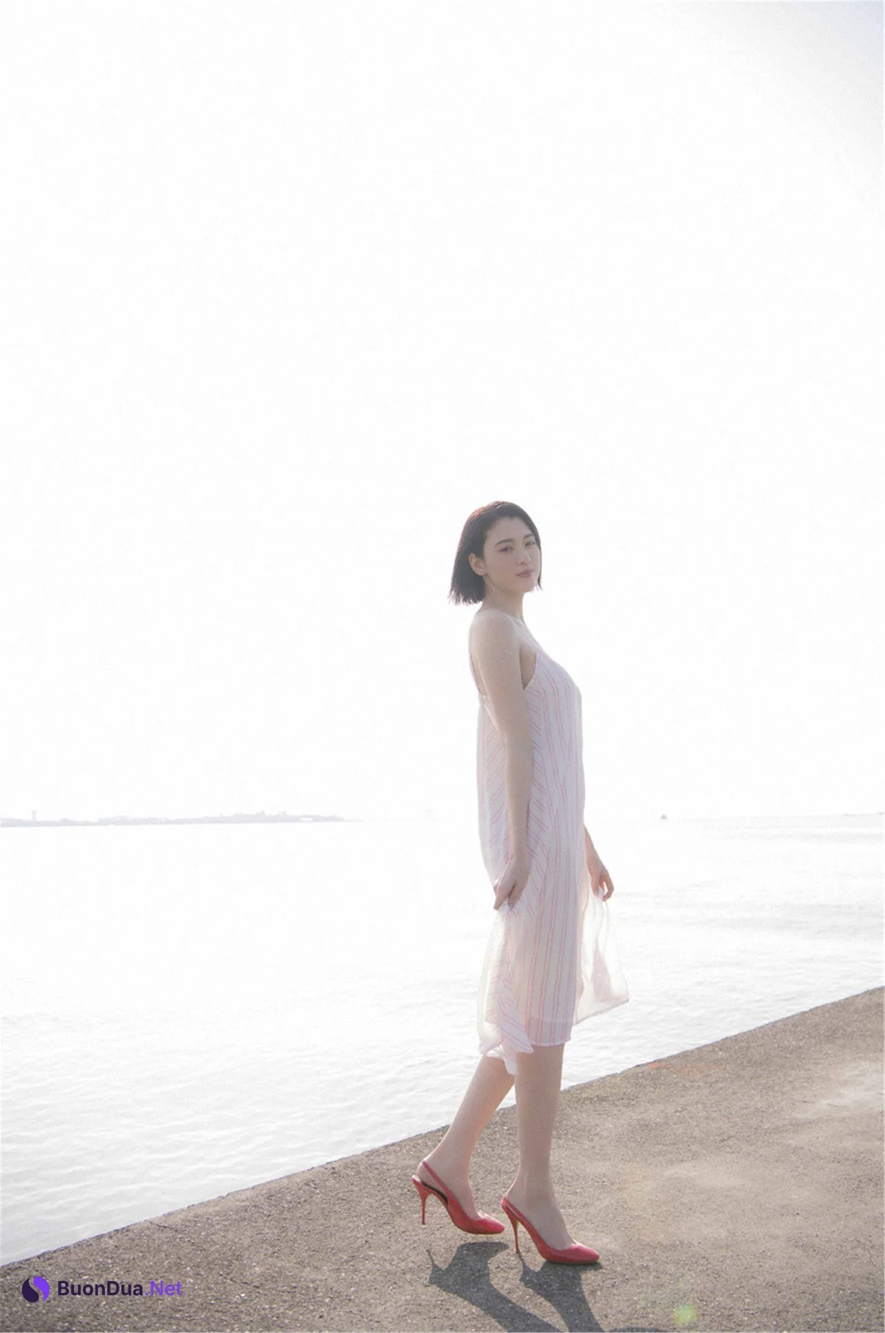 Ayaka Miyoshi 三吉彩花, デジタル写真集 「空をこえて」 Set.02 - Photo 10
