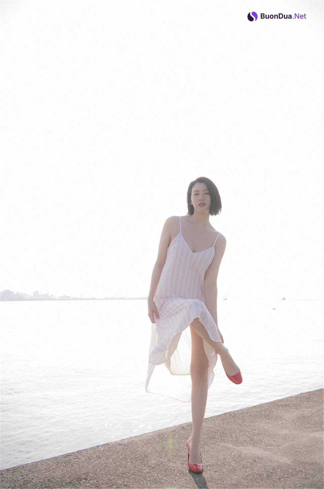 Ayaka Miyoshi 三吉彩花, デジタル写真集 「空をこえて」 Set.02 - Photo 9