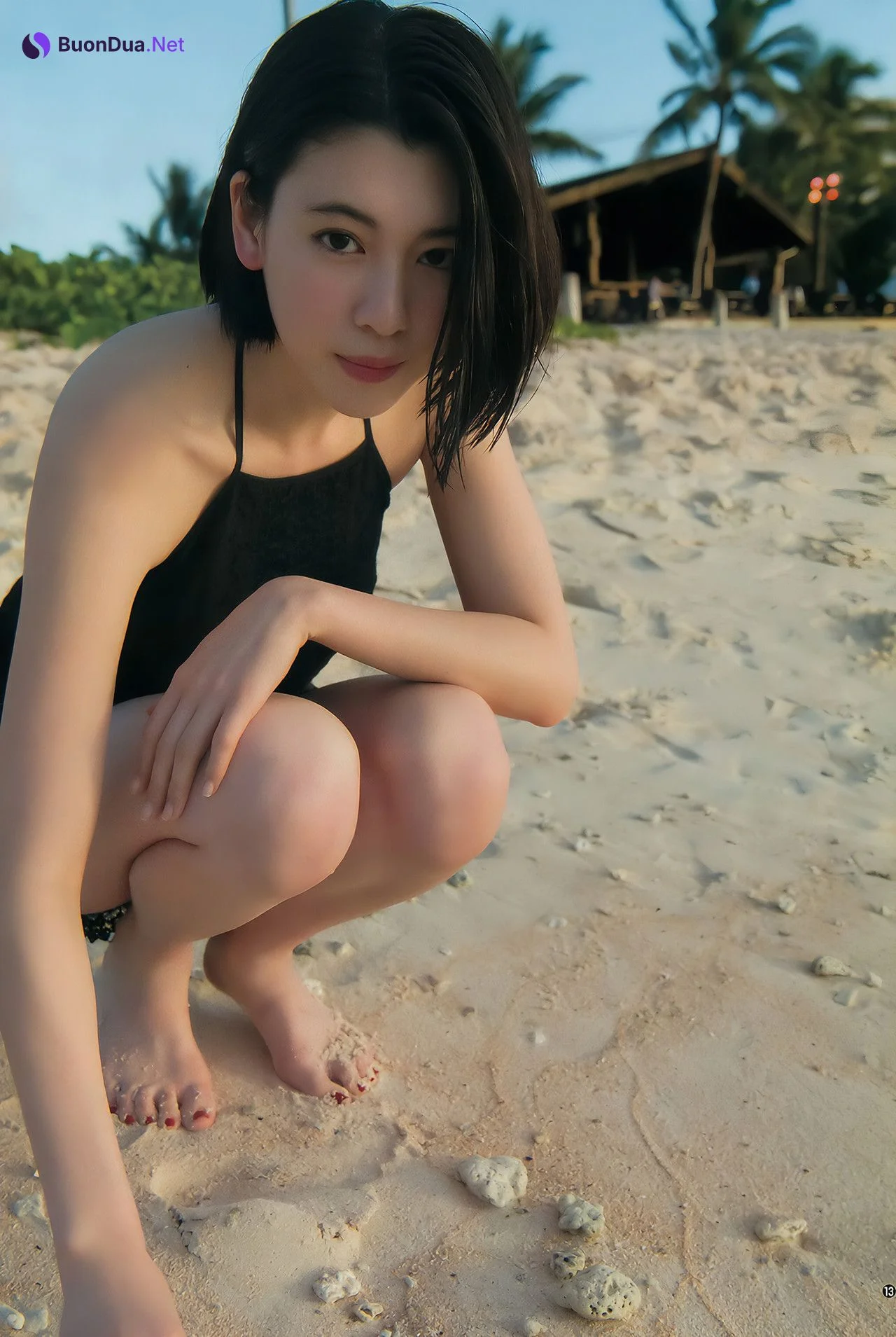 Ayaka Miyoshi 三吉彩花, Young Jump 2017 No.17 (ヤングジャンプ 2017年17号) - Photo 10