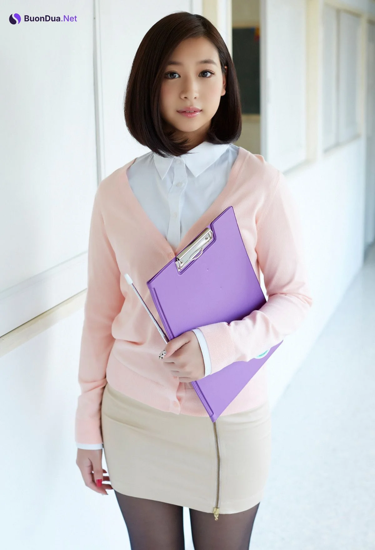 Ayaka Sayama 佐山彩香, デジタル写真集 「まだ残ってたの？」 - รูปภาพ 2
