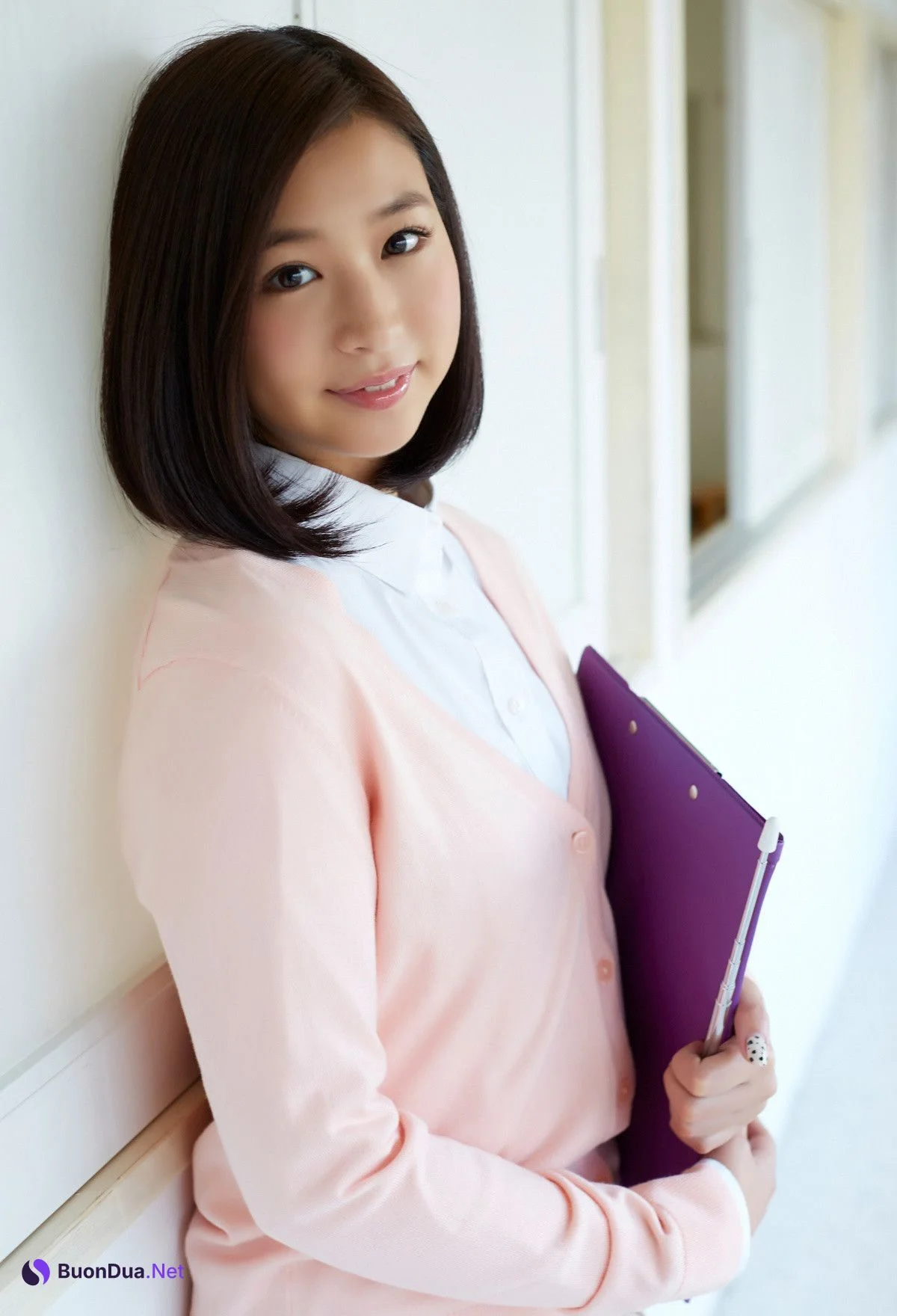 Ayaka Sayama 佐山彩香, デジタル写真集 「まだ残ってたの？」 - รูปภาพ 3