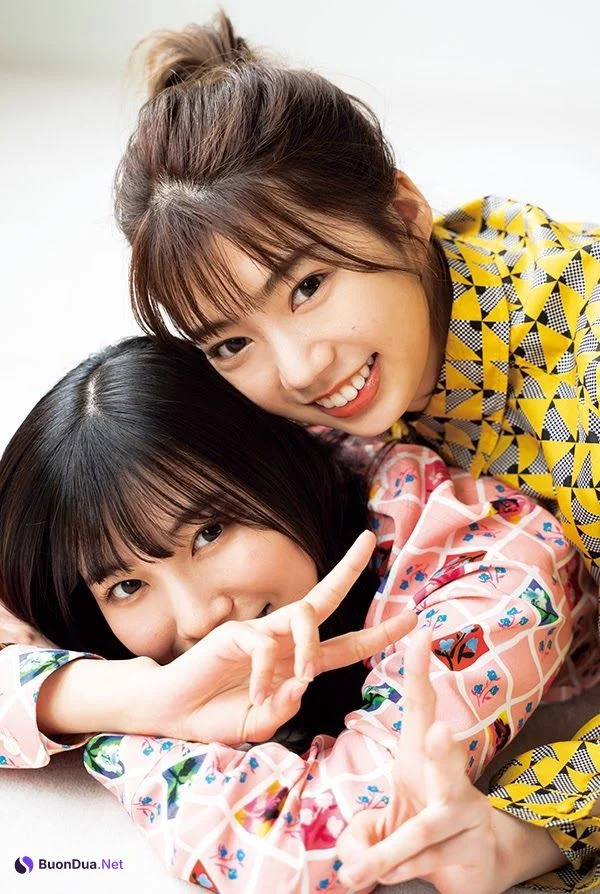 Ayaka Takamoto 高本彩花, Hina Kawata 河田陽菜, Young Gangan 2021 No.01 (ヤングガンガン 2021年1号) - Photo 7