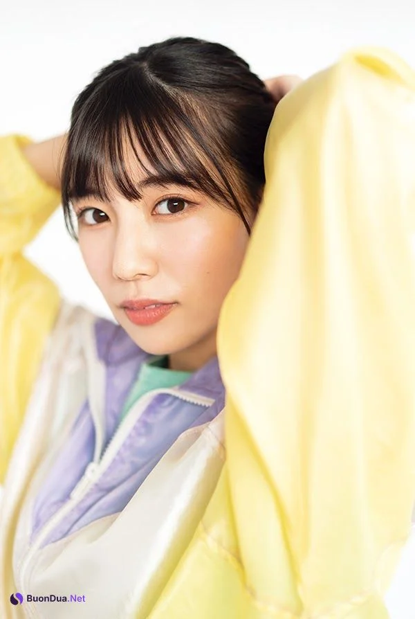 Ayaka Takamoto 高本彩花, Hina Kawata 河田陽菜, Young Gangan 2021 No.01 (ヤングガンガン 2021年1号) - Photo 9