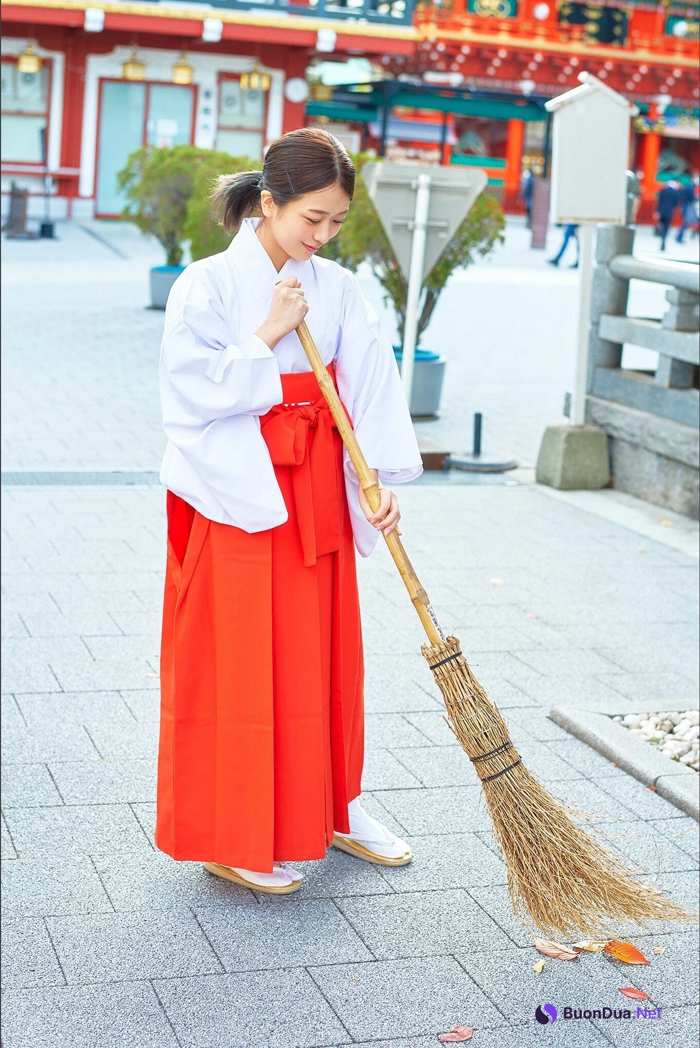 Ayana Shinozaki 篠崎彩奈, グラビアフォトブック 「その日のあやなん スピサン」 Set.01 - Photo 4