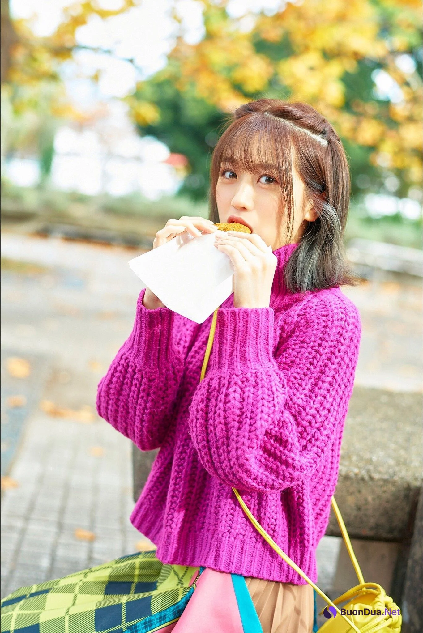 Ayana Shinozaki 篠崎彩奈, グラビアフォトブック 「その日のあやなん スピサン」 Set.02 - รูปภาพ 4