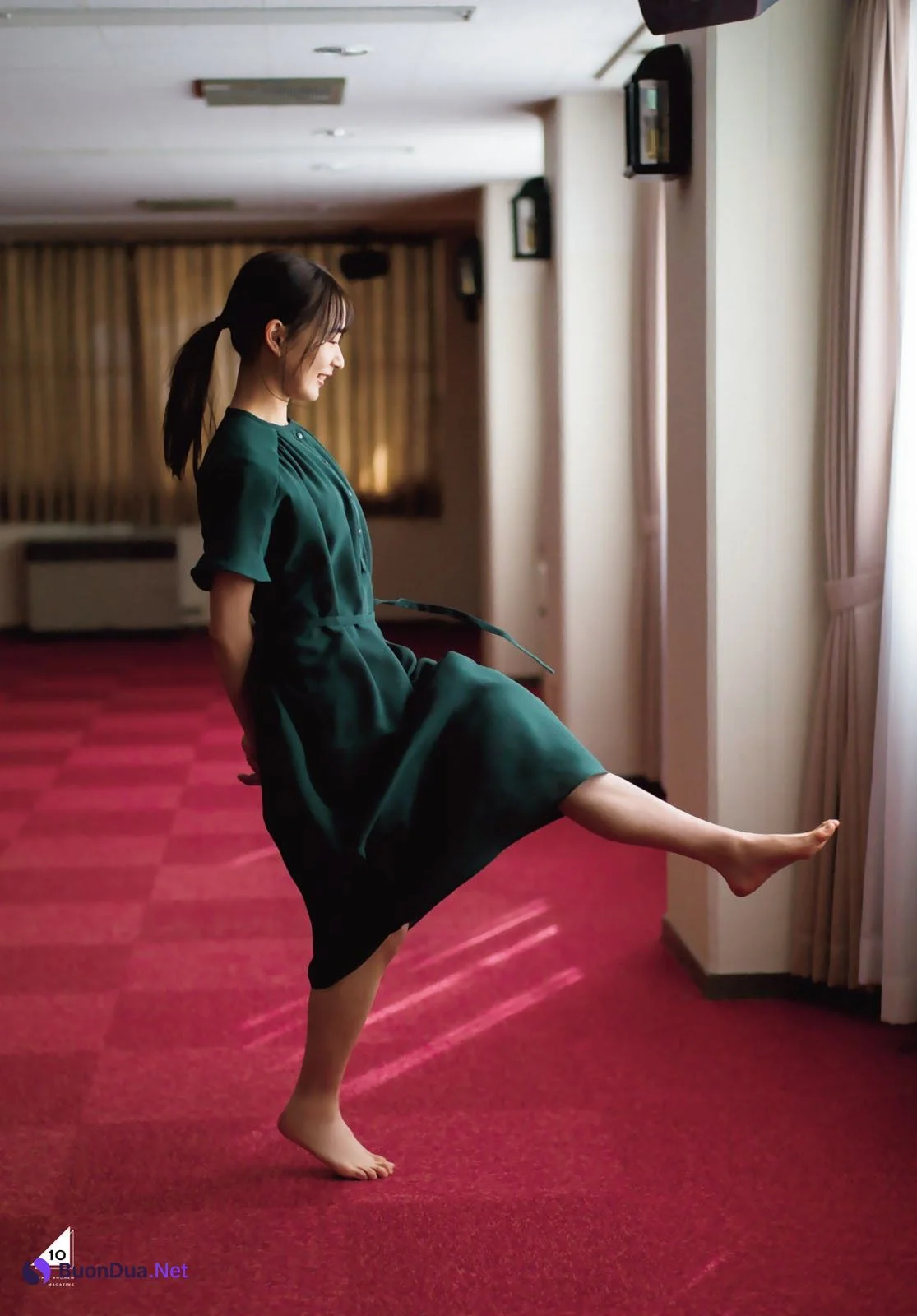 Ayane Suzuki 鈴木絢音, Shonen Magazine 2022 No.16 (週刊少年マガジン 2022年16号) - Photo 12