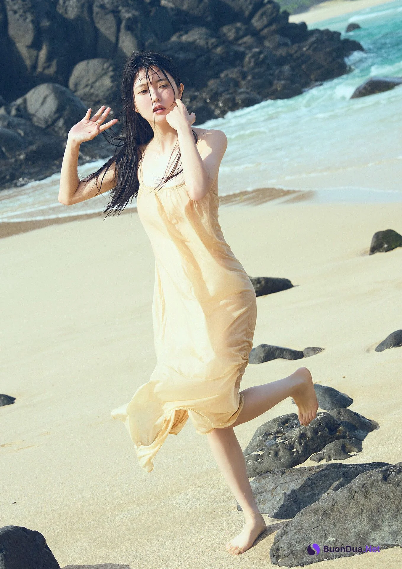 Azusa Onodera 小野寺梓, 1st 写真集 「偶像に生きる」 Set.01 - Photo 12