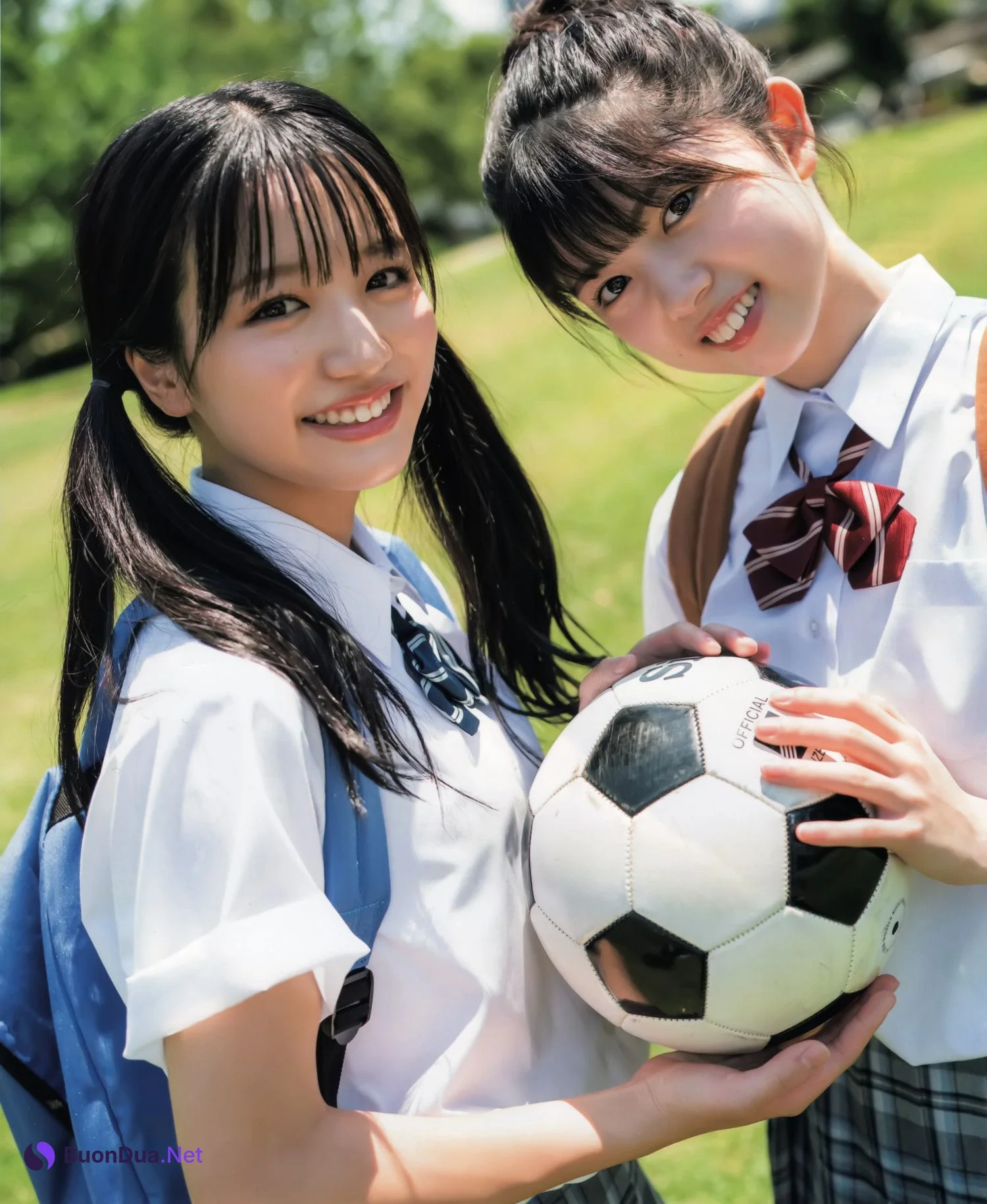 坂田心咲 ＆ 坂下真心, BOMB! 2022.09 (ボム 2022年9月号) - รูปภาพ 2