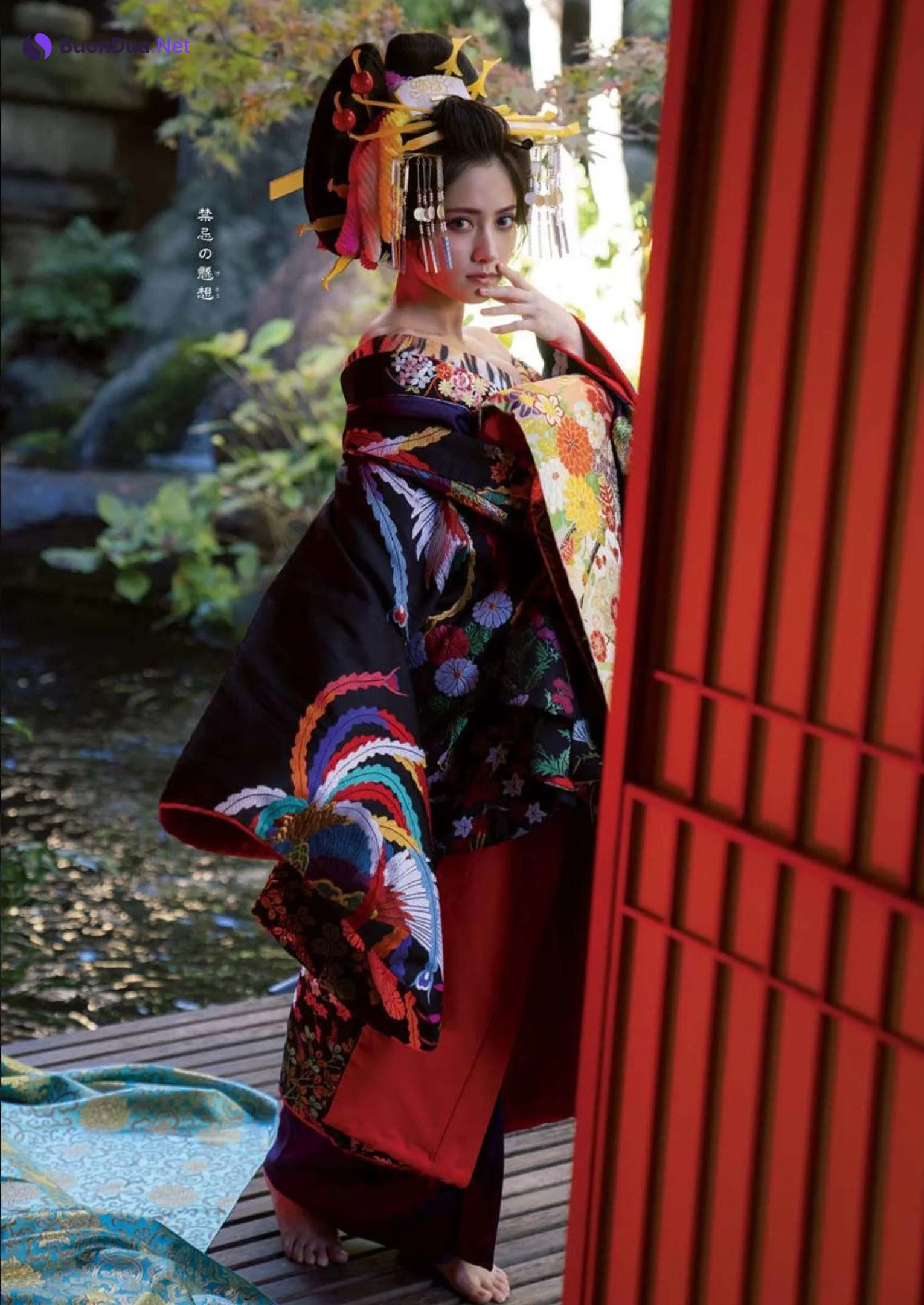 ヤンジャンBuzzGirls写真集, Young Jump 2022 No.14 (ヤングジャンプ 2022年14号) - Photo 5