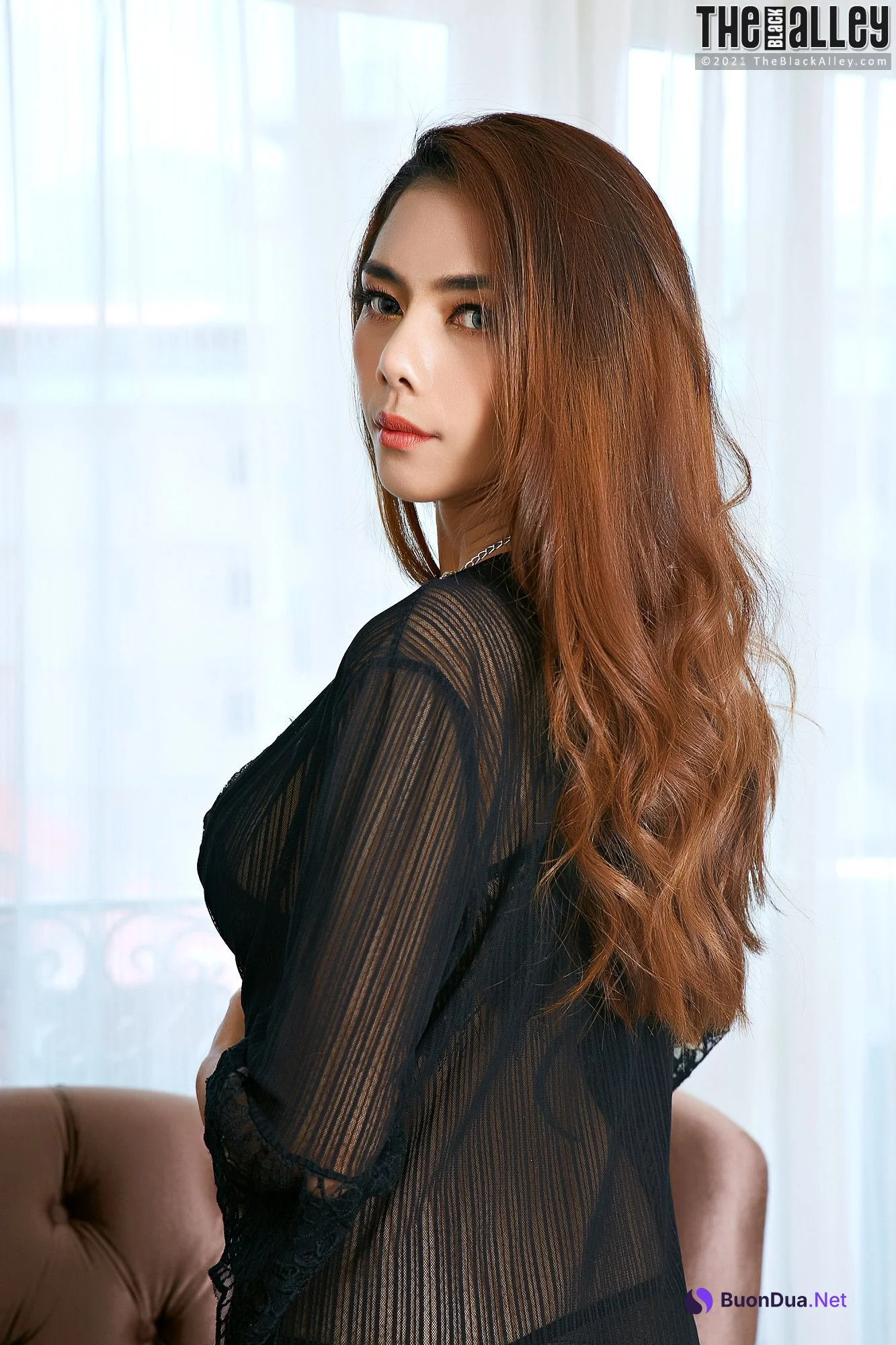 Carolina Fong The Black Alley Photobook Set.48 - Photo 2