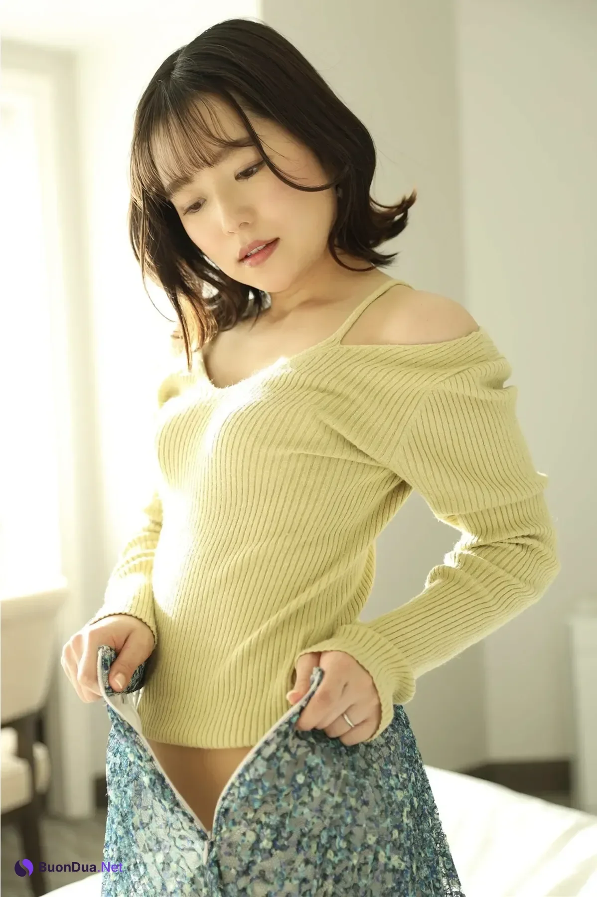 Chiharu Miyazawa 宮沢ちはる, 写真集 小柄で童顔の雰囲気溢れる人妻 Set.01 - Photo 3