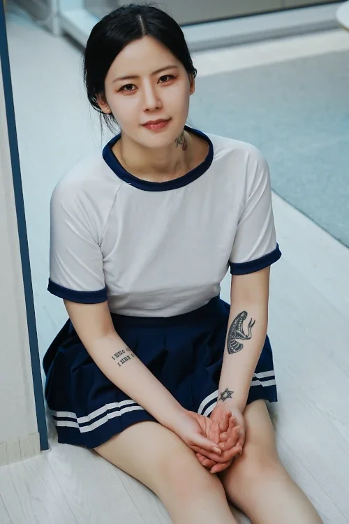 Choi Ri 최리, Photobook Vol.01 「Bloomers」 Set.01