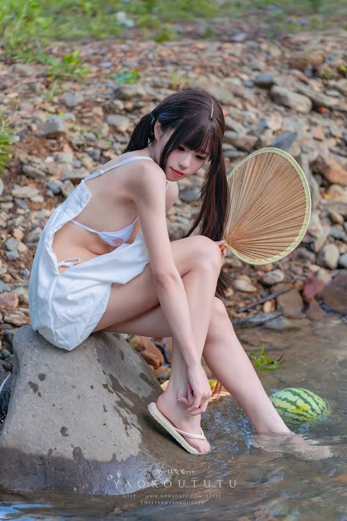 Coser@黏黏团子兔 – 八月订阅『溯溪之夏』& 恋爱循环