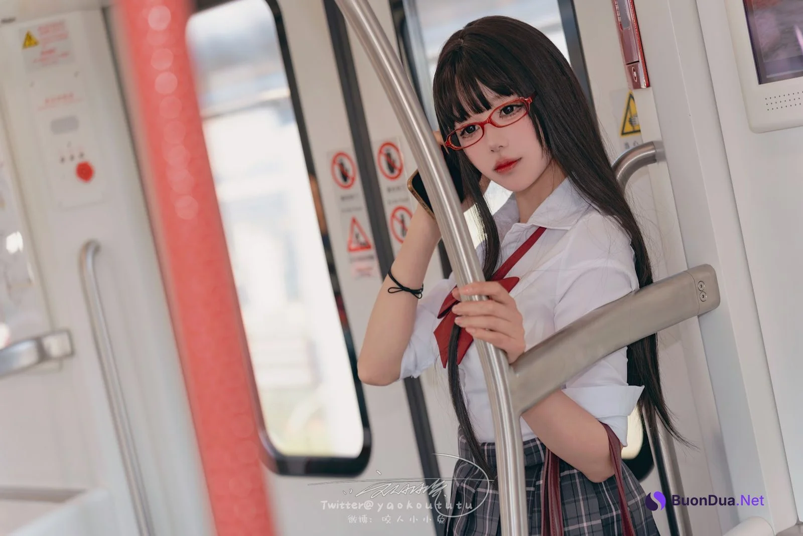 Coser@黏黏团子兔 – 电车惊魂& 期待 - 写真 10