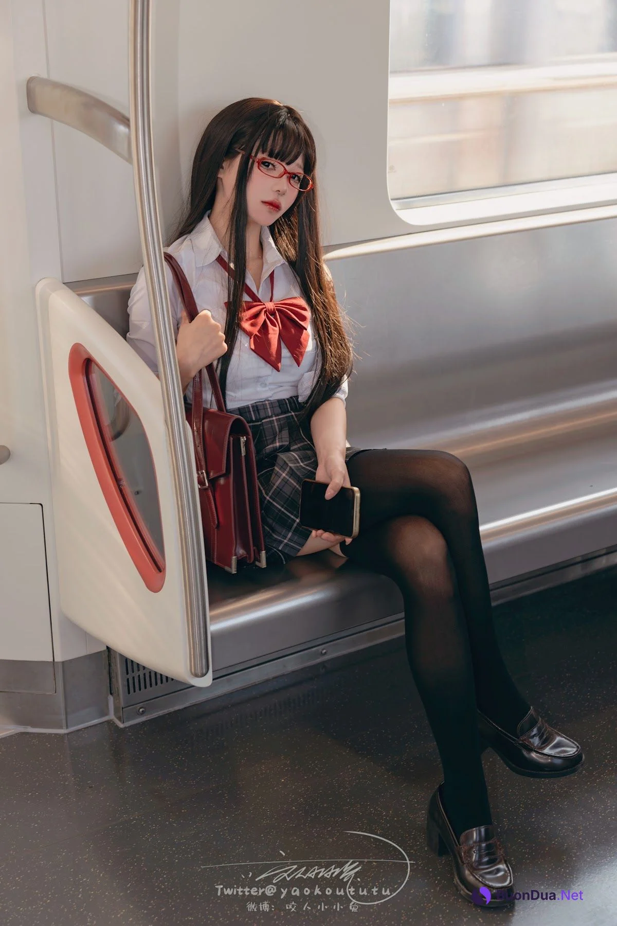 Coser@黏黏团子兔 – 电车惊魂& 期待 - 写真 12
